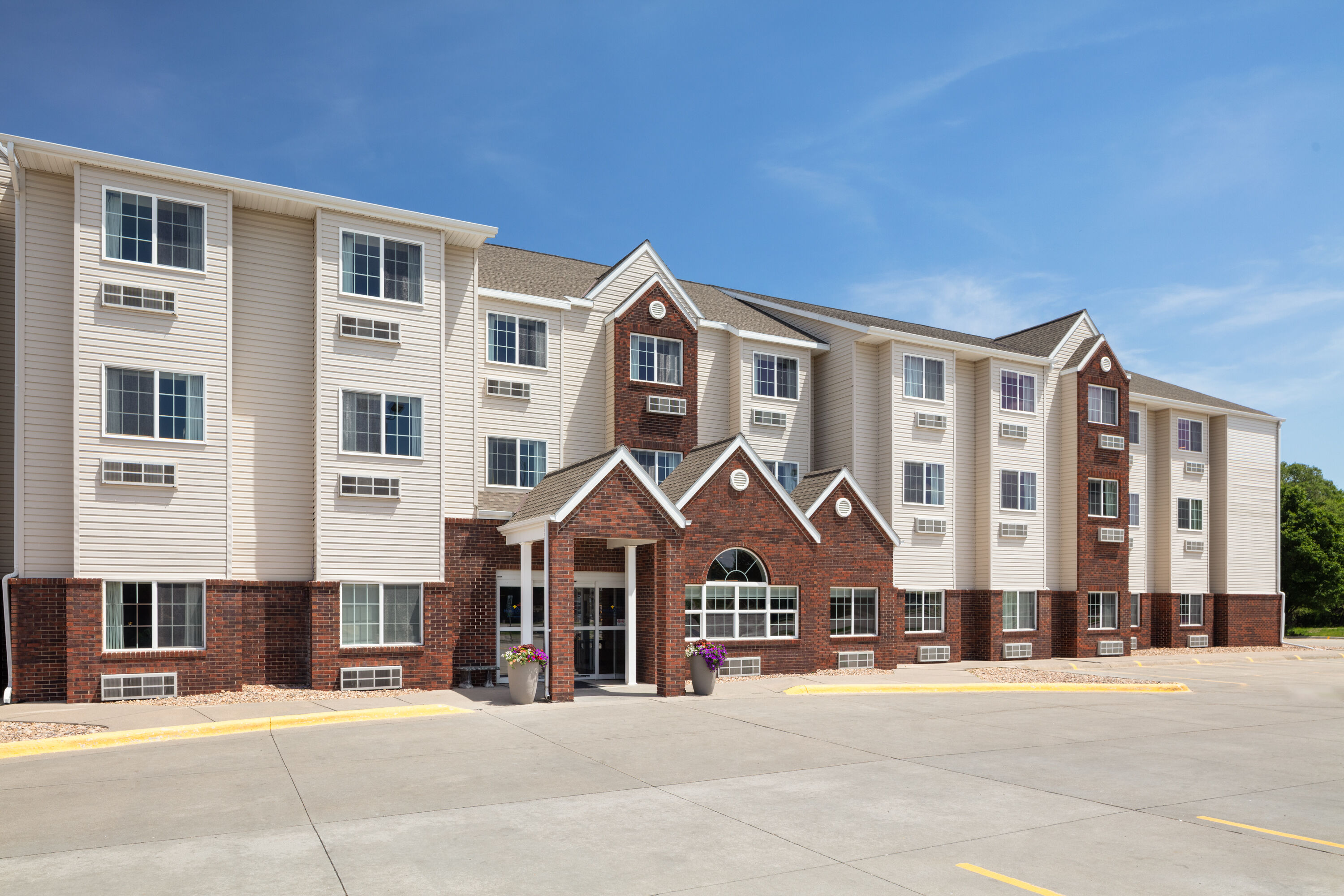 Exterior Day Image of Microtel Inn & Suites by Wyndham Kearney hotel in Kearney, Nebraska