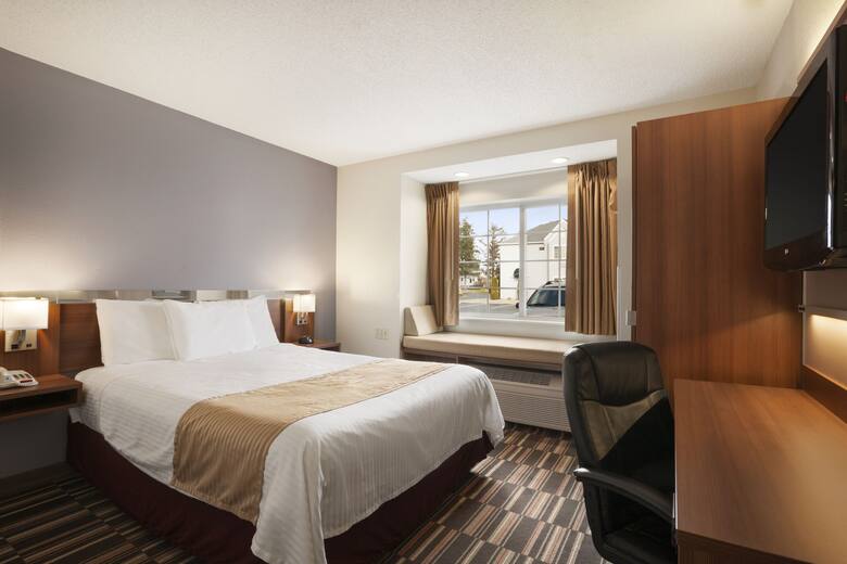 Guest room at the Microtel Inn by Wyndham Albany Airport in Latham, New York
