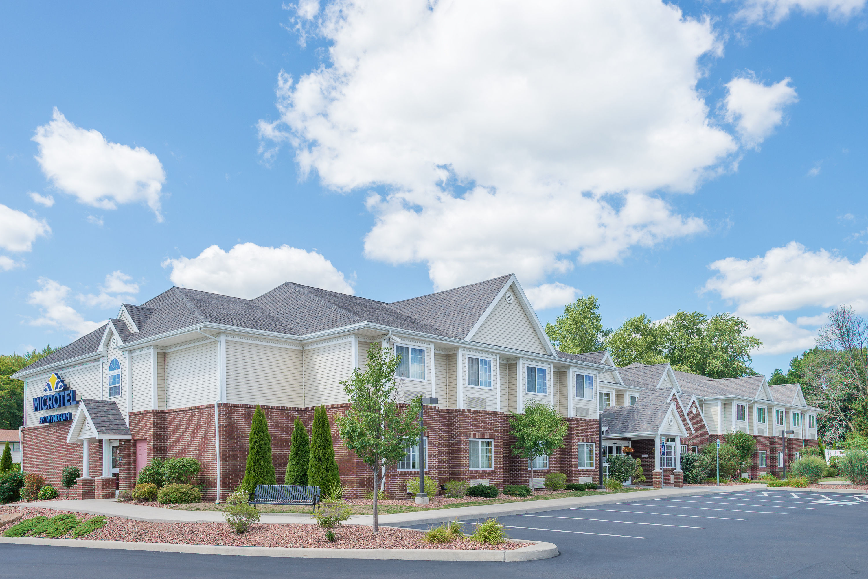 Microtel Inn Suites By Wyndham Chili Rochester Airport