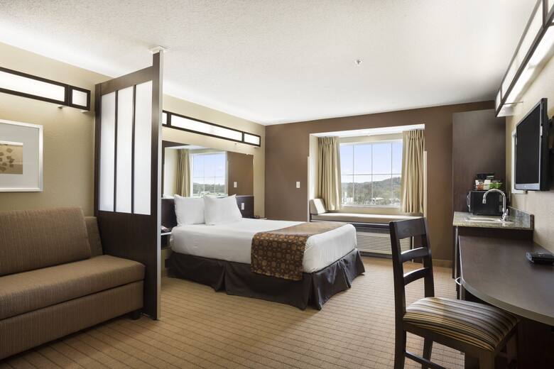 Microtel Inn & Suites by Wyndham Cambridge suite in Cambridge, Ohio