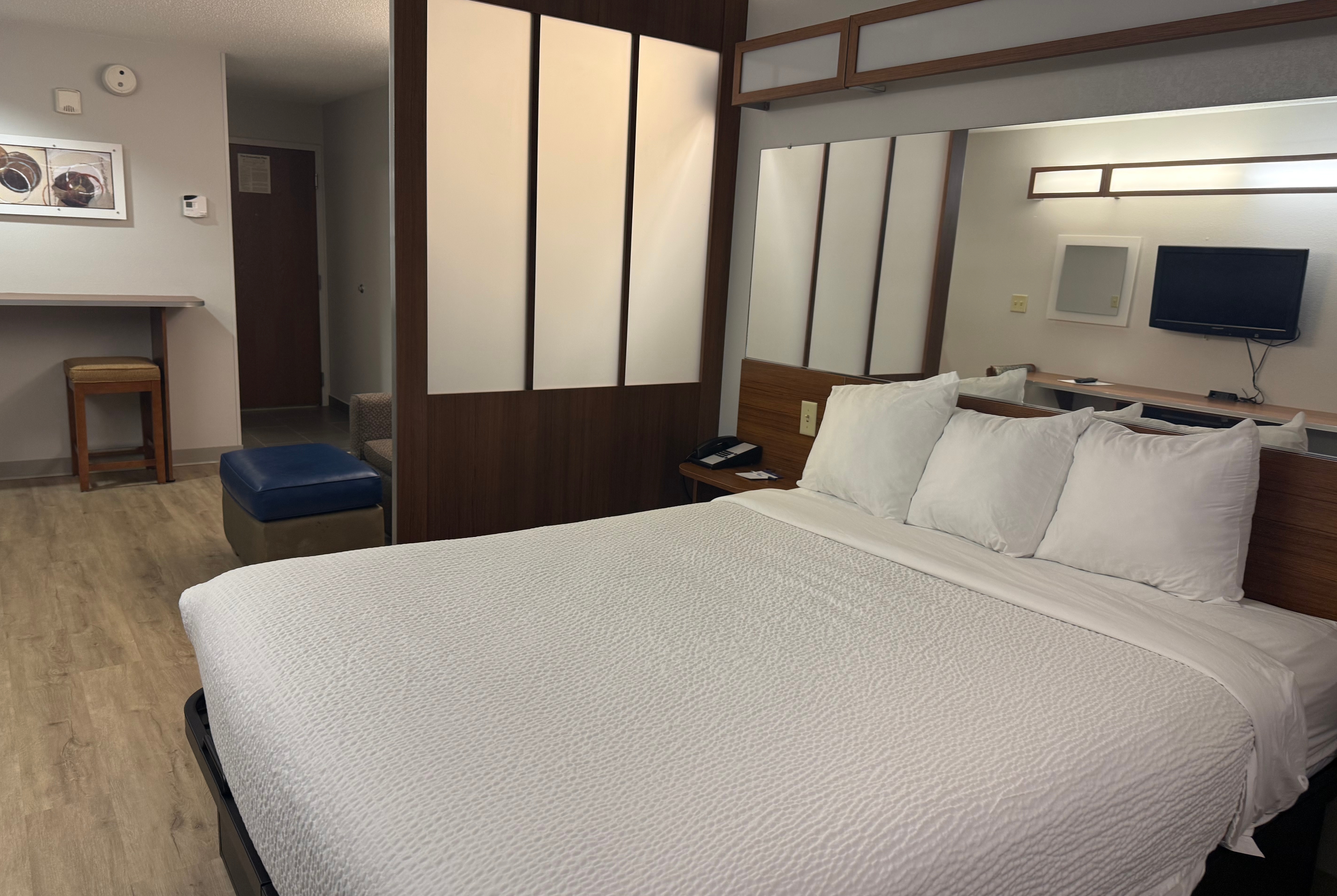 Queen bed guest room at the Microtel Inn & Suites by Wyndham Dickson City/Scranton in Dickson City, Pennsylvania