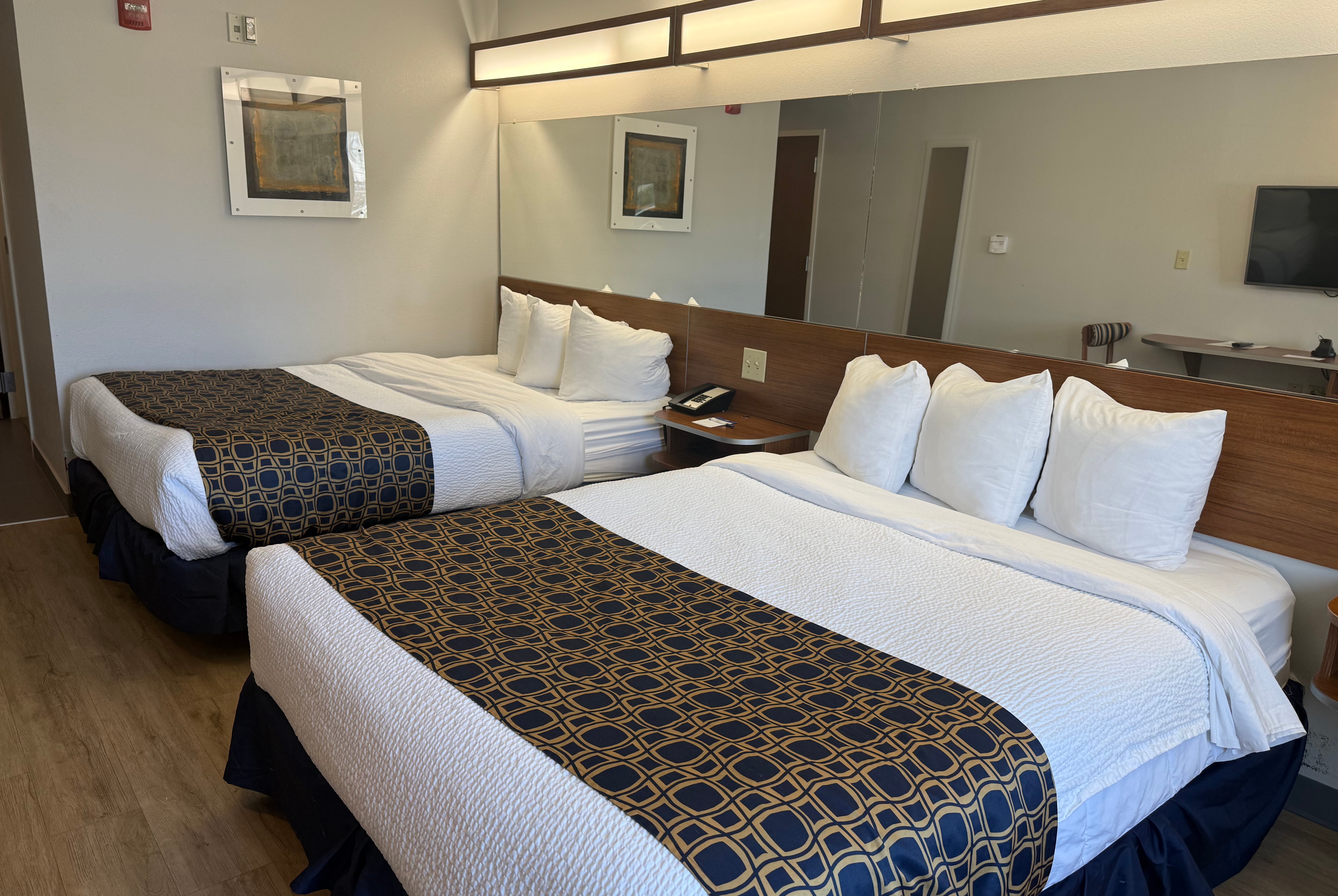 Queen bed guest room at the Microtel Inn & Suites by Wyndham Dickson City/Scranton in Dickson City, Pennsylvania