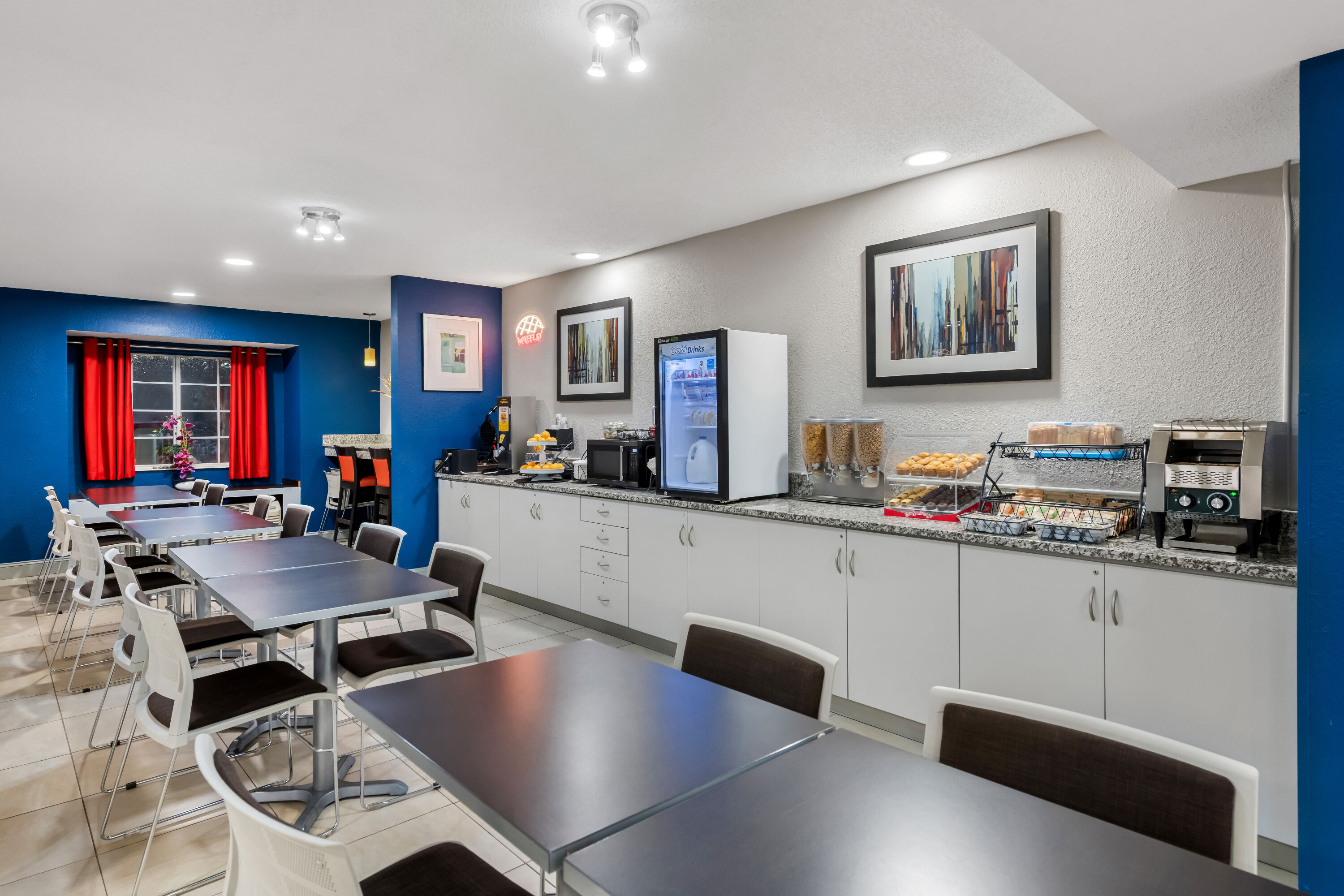 Microtel Inn & Suites by Wyndham Greenville / Woodruff Rd restaurant breakfast area with seating in Greenville, South Carolina
