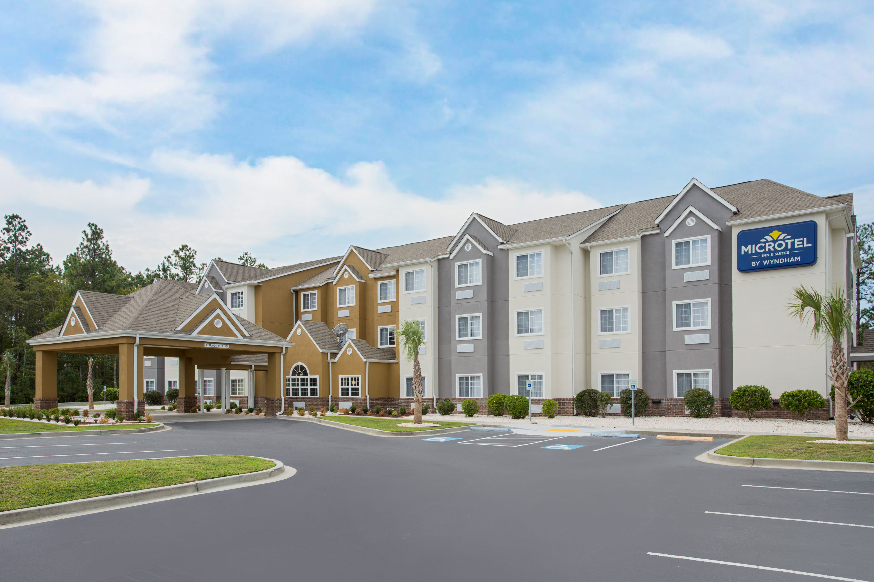 Exterior Day Image of Microtel Inn & Suites by Wyndham Walterboro hotel in Walterboro, South Carolina