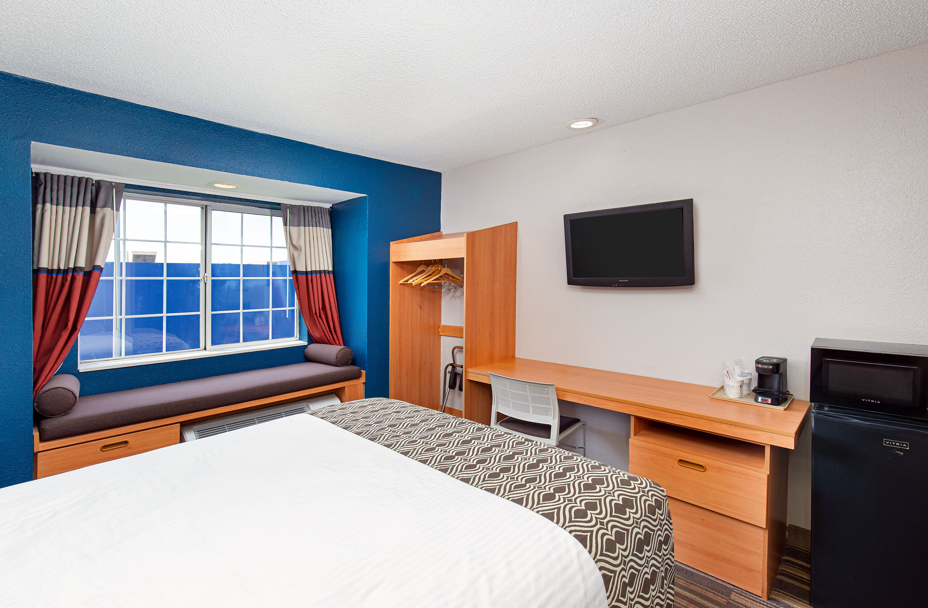Guest room at the Microtel Inn & Suites by Wyndham Cordova Memphis I-40 East in Cordova, Tennessee