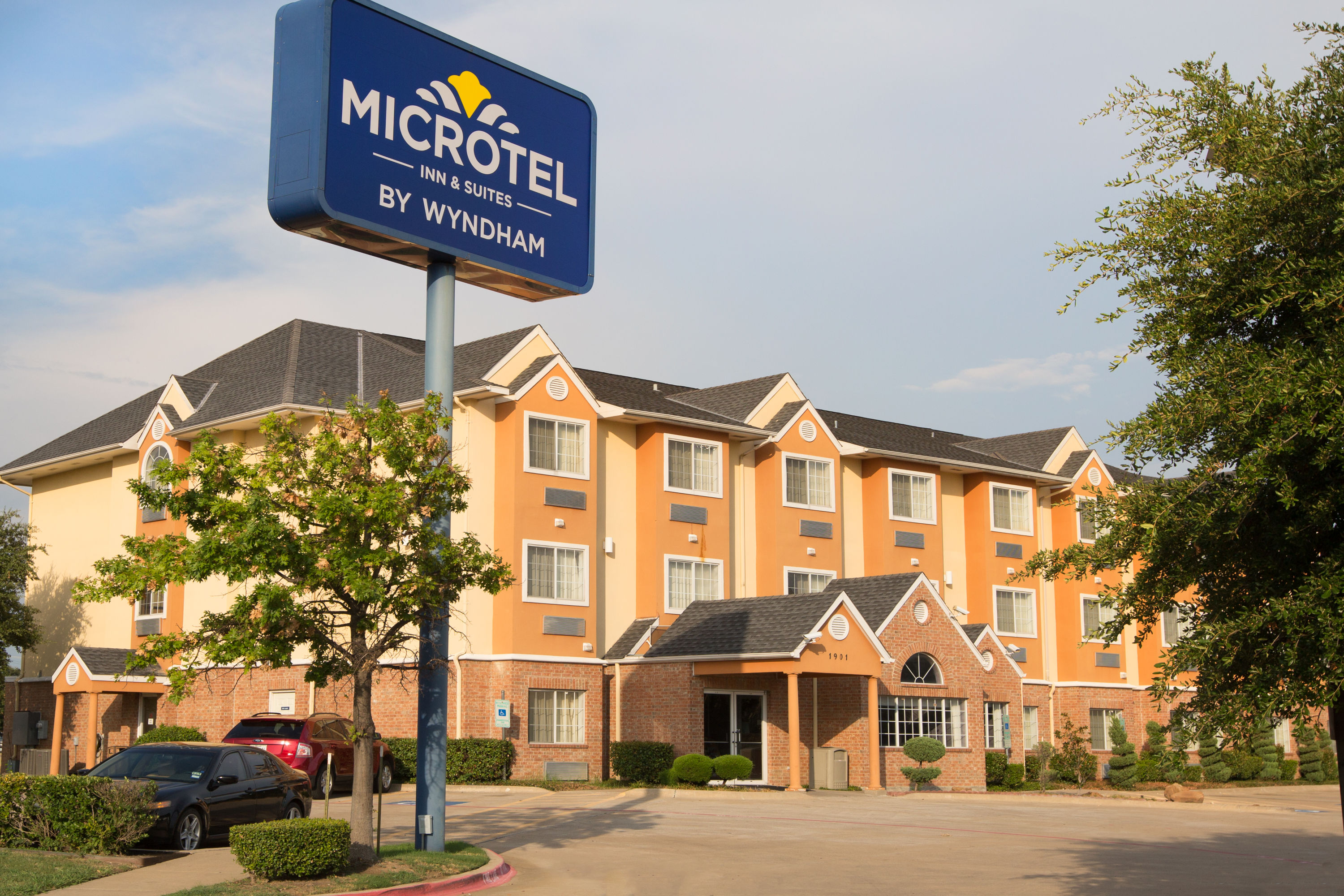 Exterior of Microtel Inn & Suites by Wyndham Garland/Dallas hotel in Garland, Texas