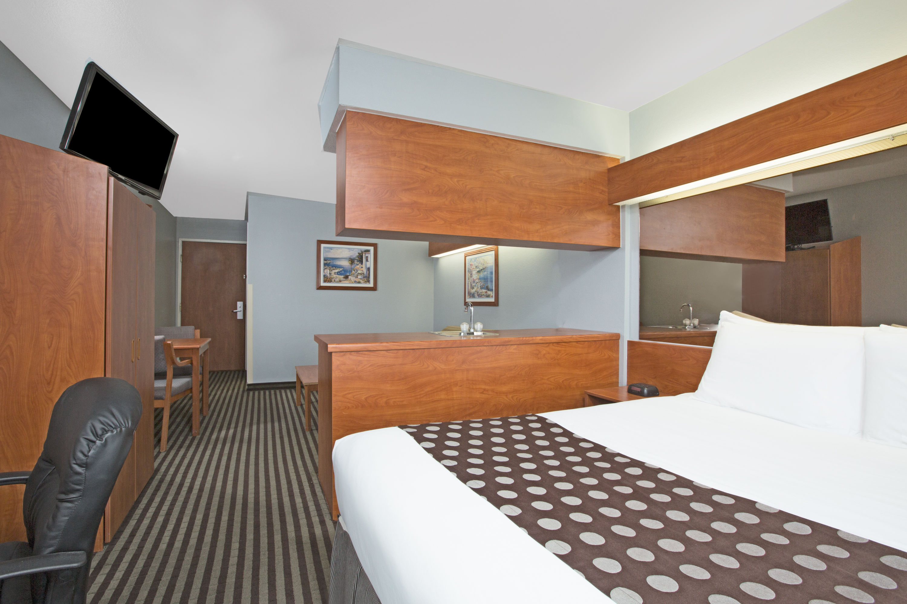 Microtel Inn & Suites by Wyndham Garland/Dallas suite in Garland, Texas