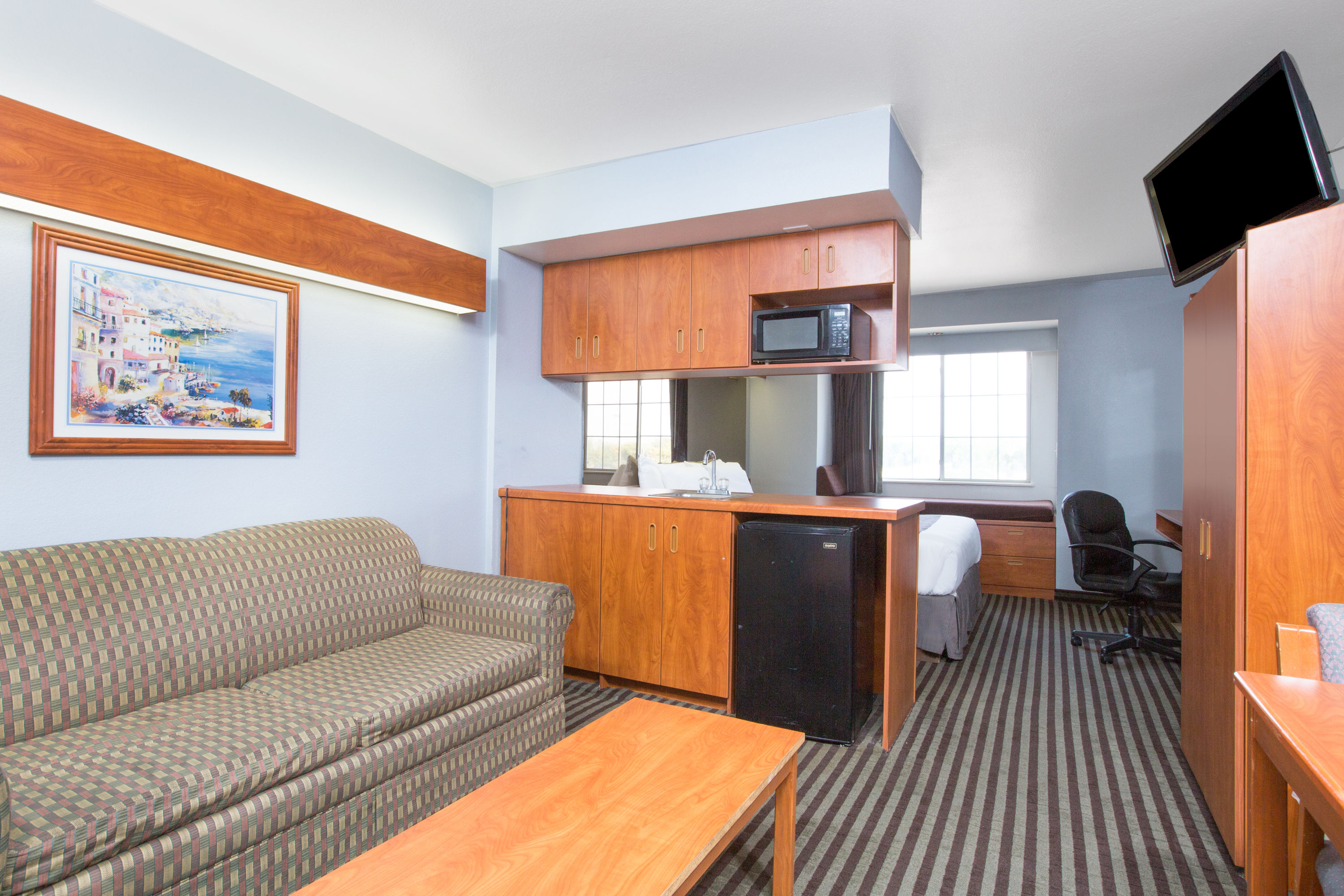 Microtel Inn & Suites by Wyndham Garland/Dallas suite in Garland, Texas