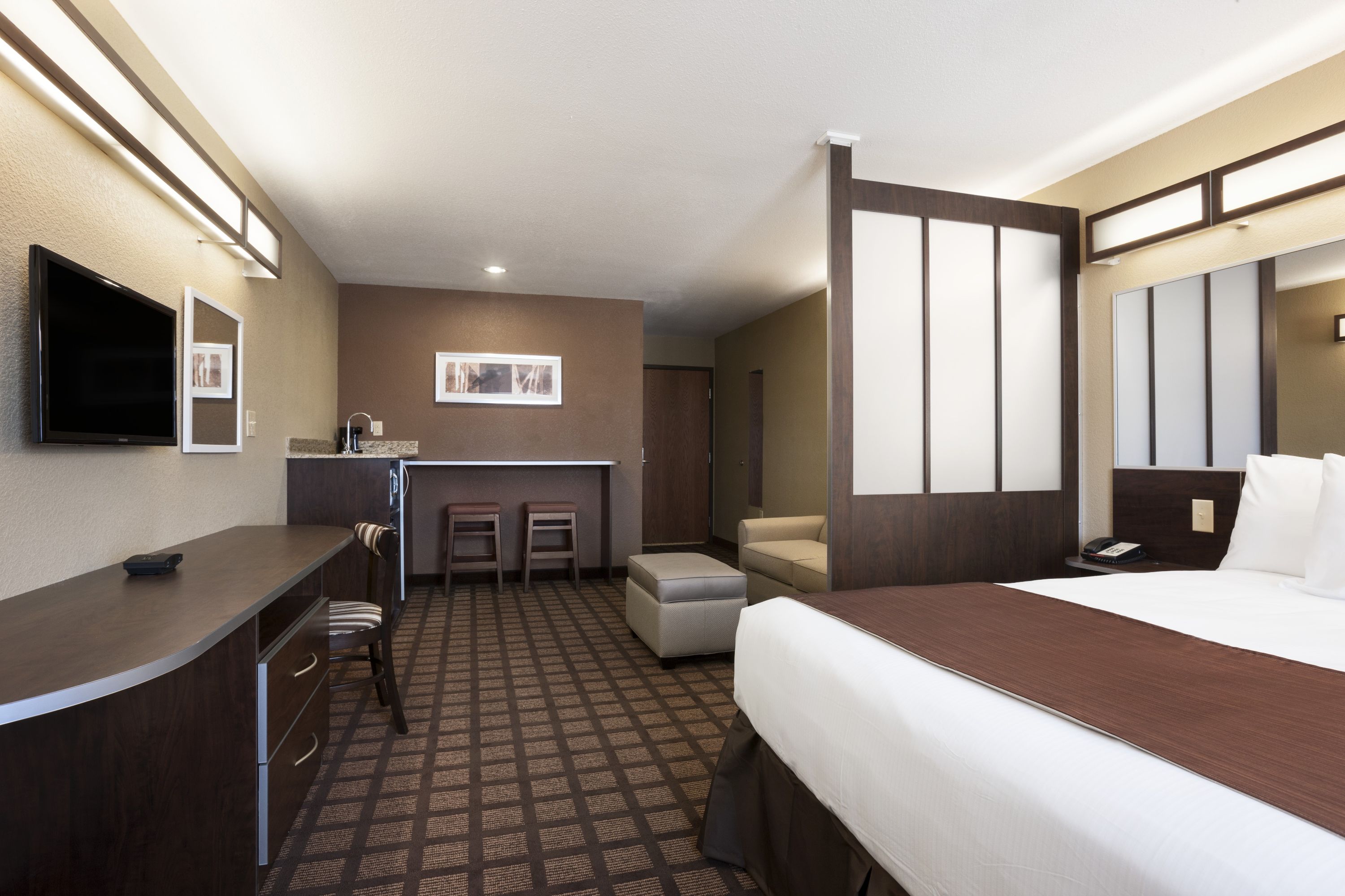 Microtel Inn & Suites by Wyndham Kenedy/Karnes City suite in Kenedy, Texas