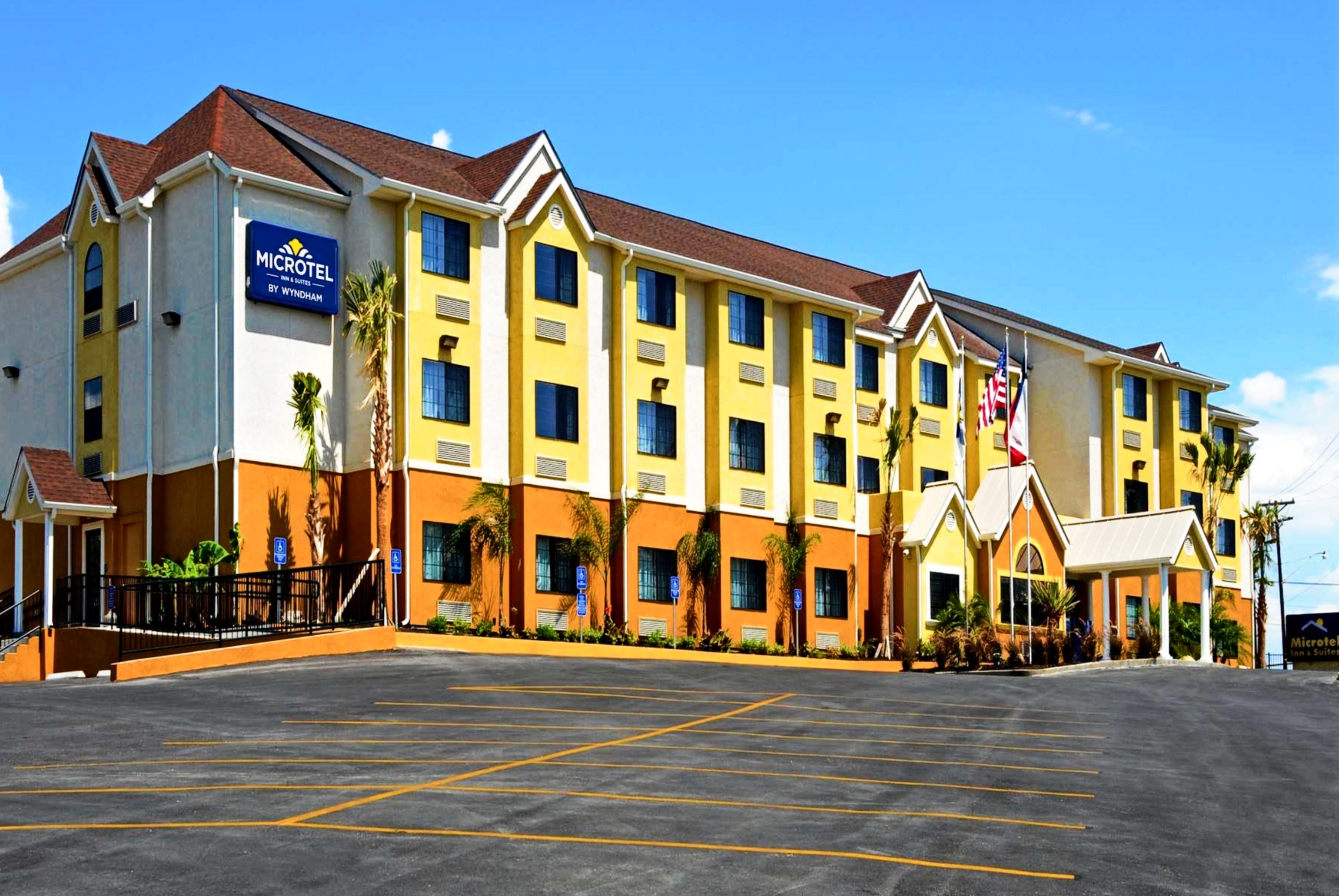 Back Exterior Image of Microtel Inn & Suites by Wyndham New Braunfels hotel in New Braunfels, Texas