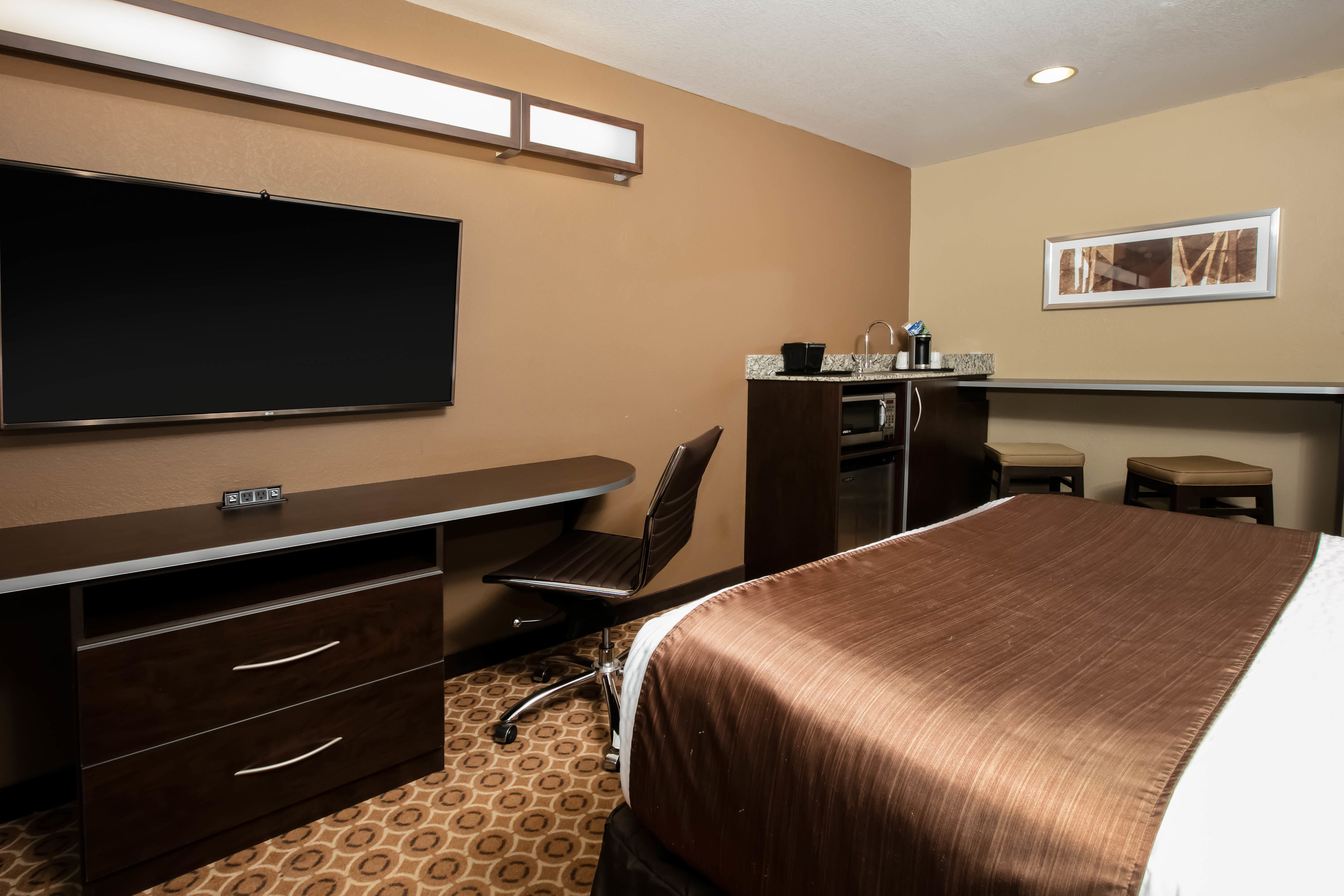 Guest room feature at the Microtel Inn & Suites By Wyndham Pecos in Pecos, Texas