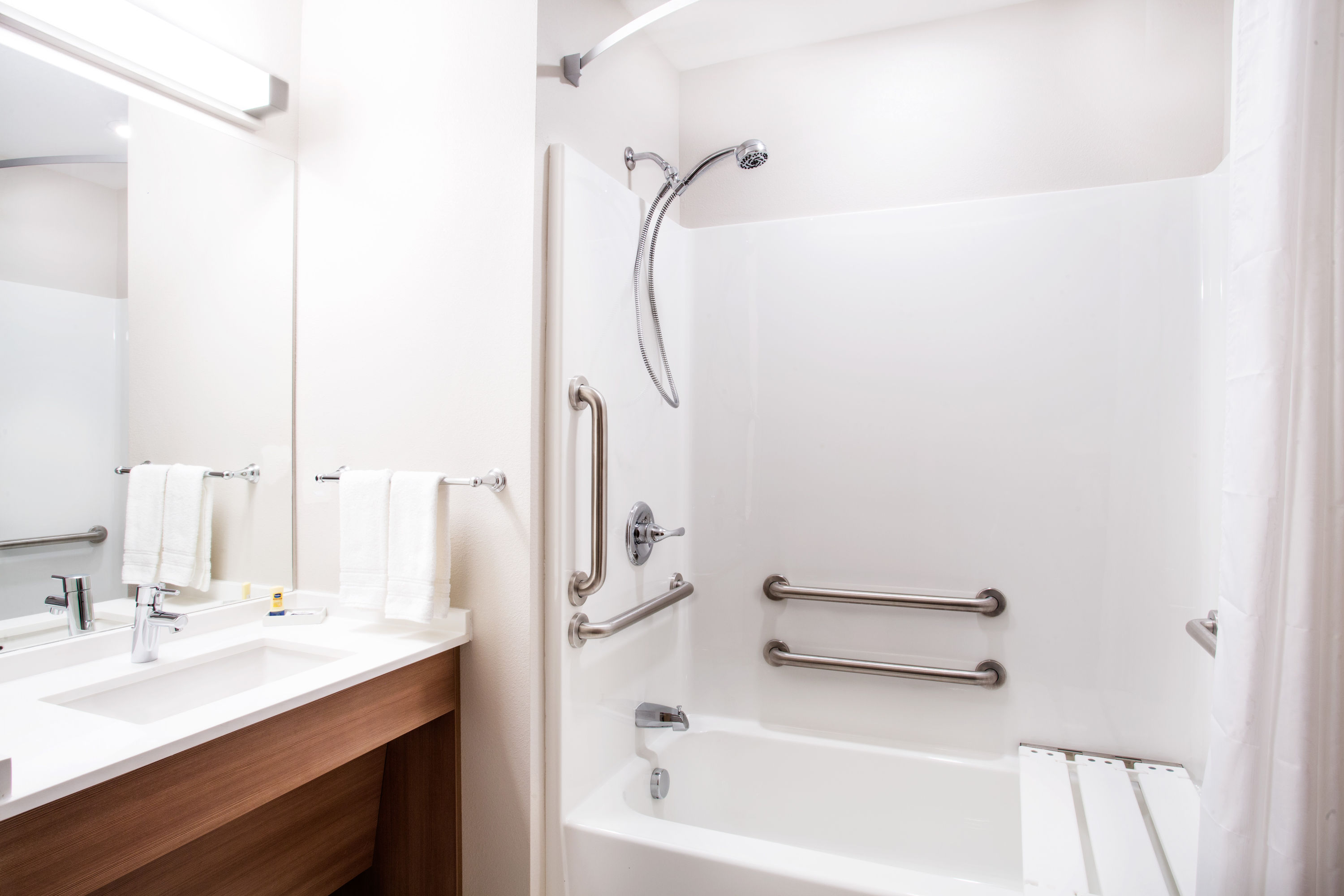 Guest room at the Microtel by Wyndham Vernal / Naples in Naples, Utah