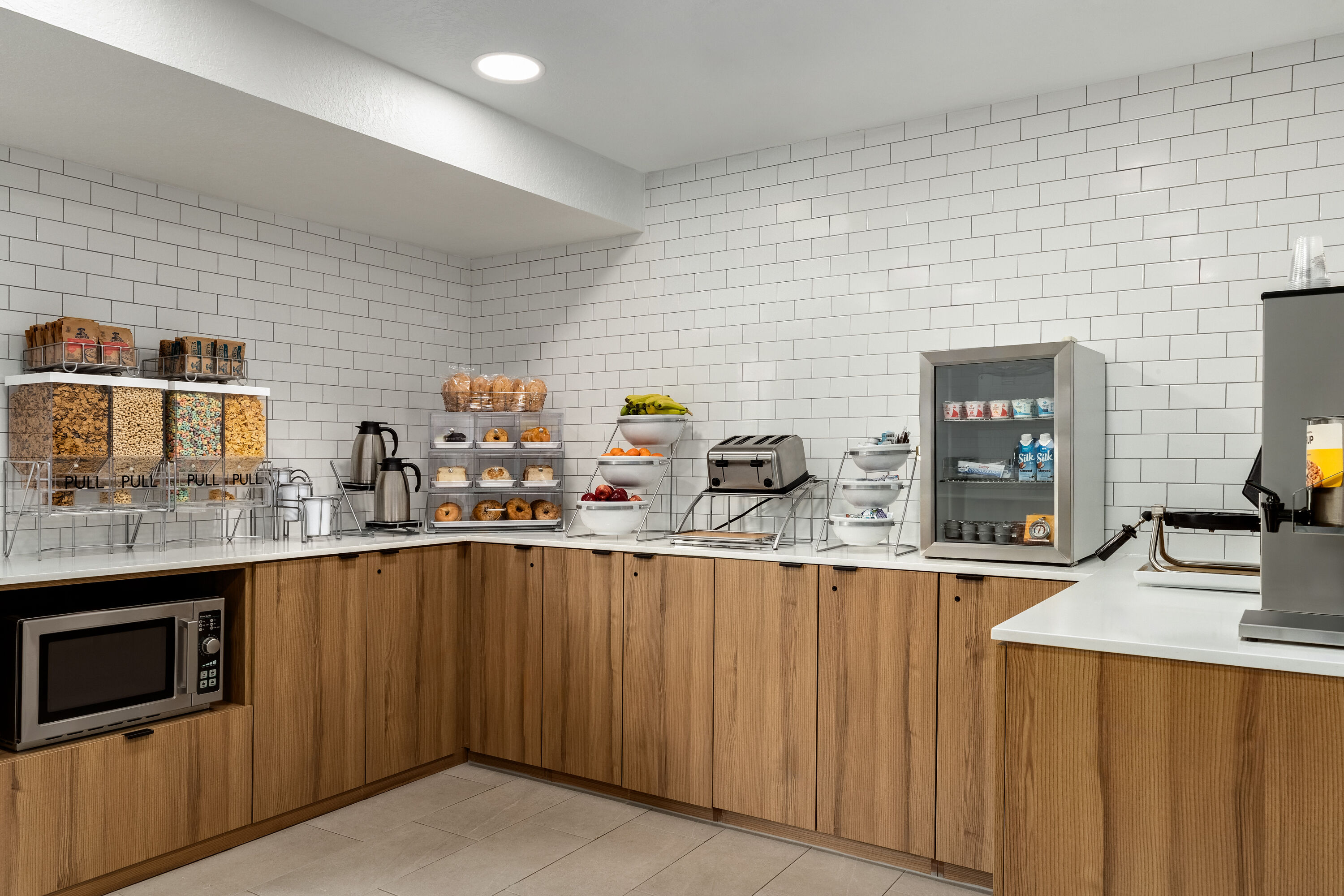 Microtel Inn & Suites by Wyndham Culpeper restaurant buffet in Culpeper, Virginia