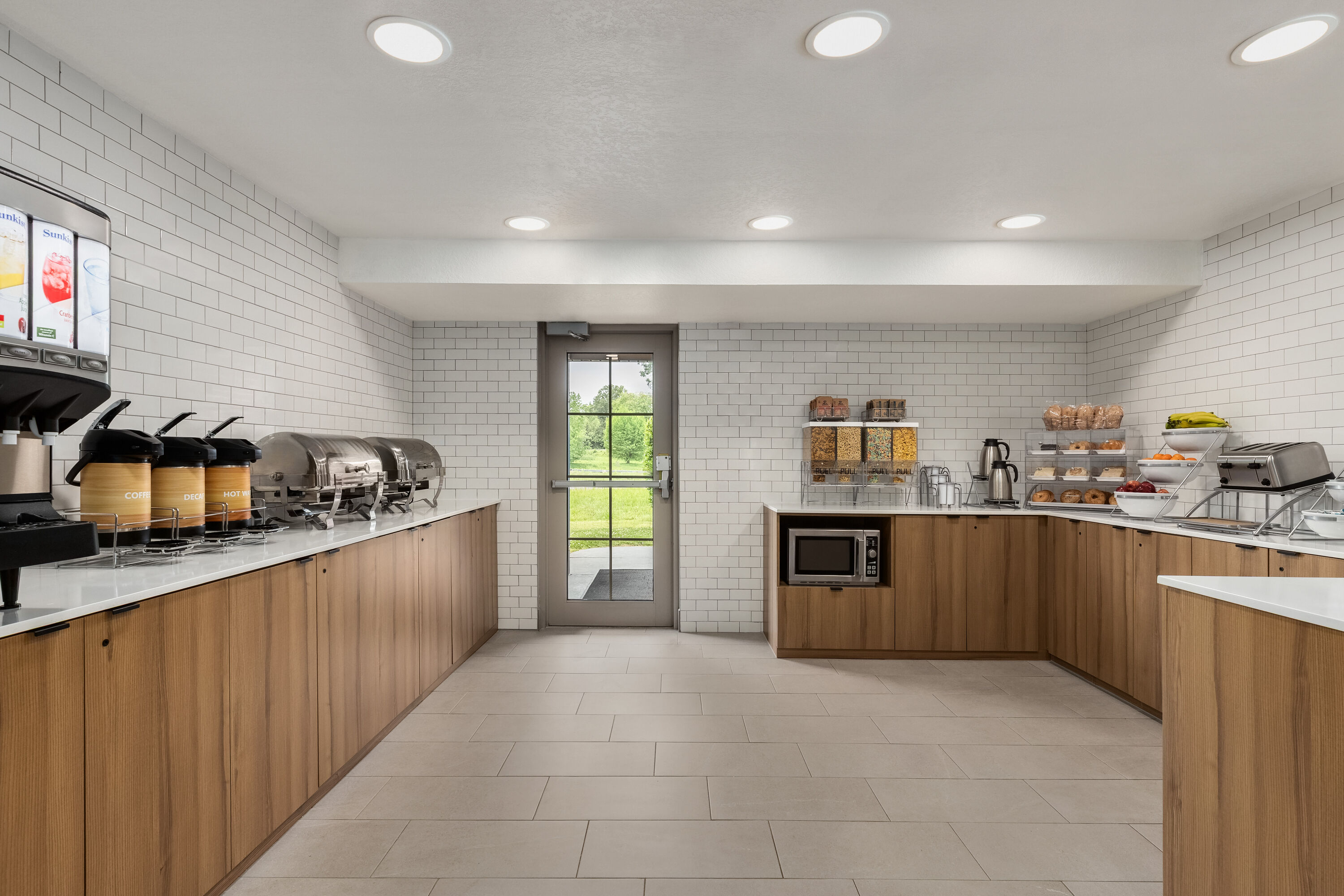 Microtel Inn & Suites by Wyndham Culpeper restaurant buffet in Culpeper, Virginia