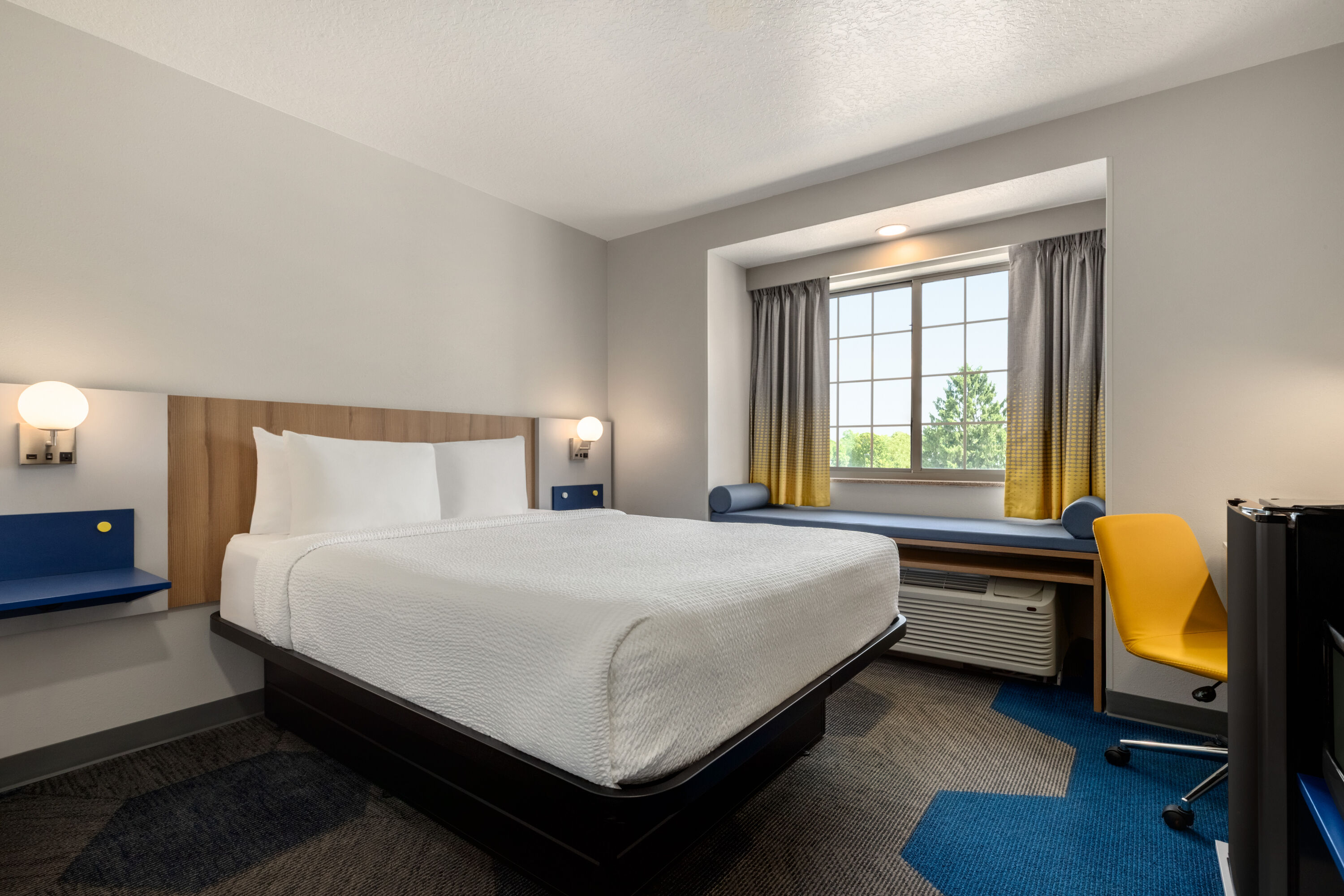 Guest room at the Microtel Inn & Suites by Wyndham Culpeper in Culpeper, Virginia