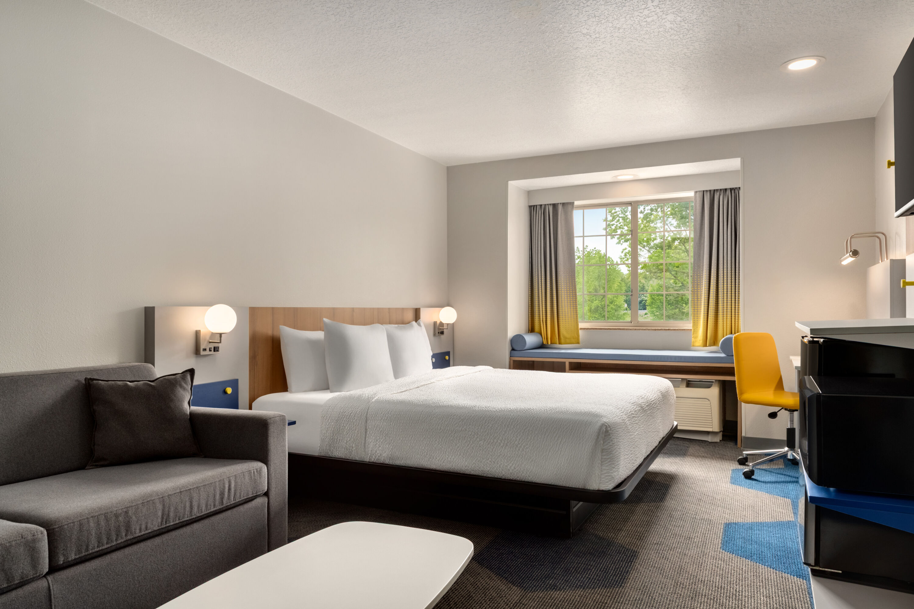 Microtel Inn & Suites by Wyndham Culpeper suite in Culpeper, Virginia