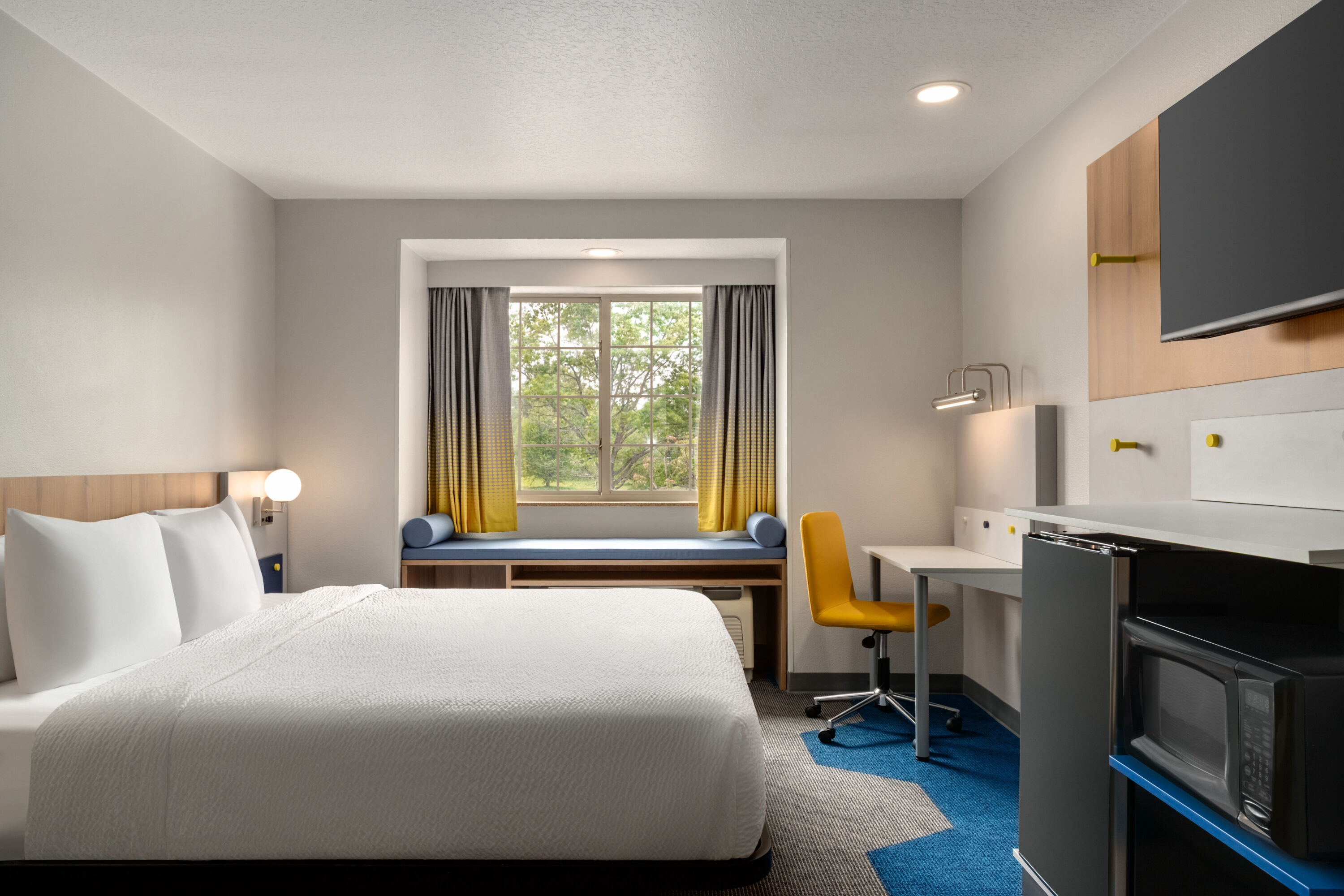 Microtel Inn & Suites by Wyndham Culpeper suite in Culpeper, Virginia