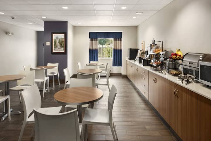 Microtel Inn & Suites by Wyndham Lynchburg | Lynchburg Hotels, VA ... Microtel Inn & Suites by Wyndham Lynchburg | Lynchburg Hotels, VA ...