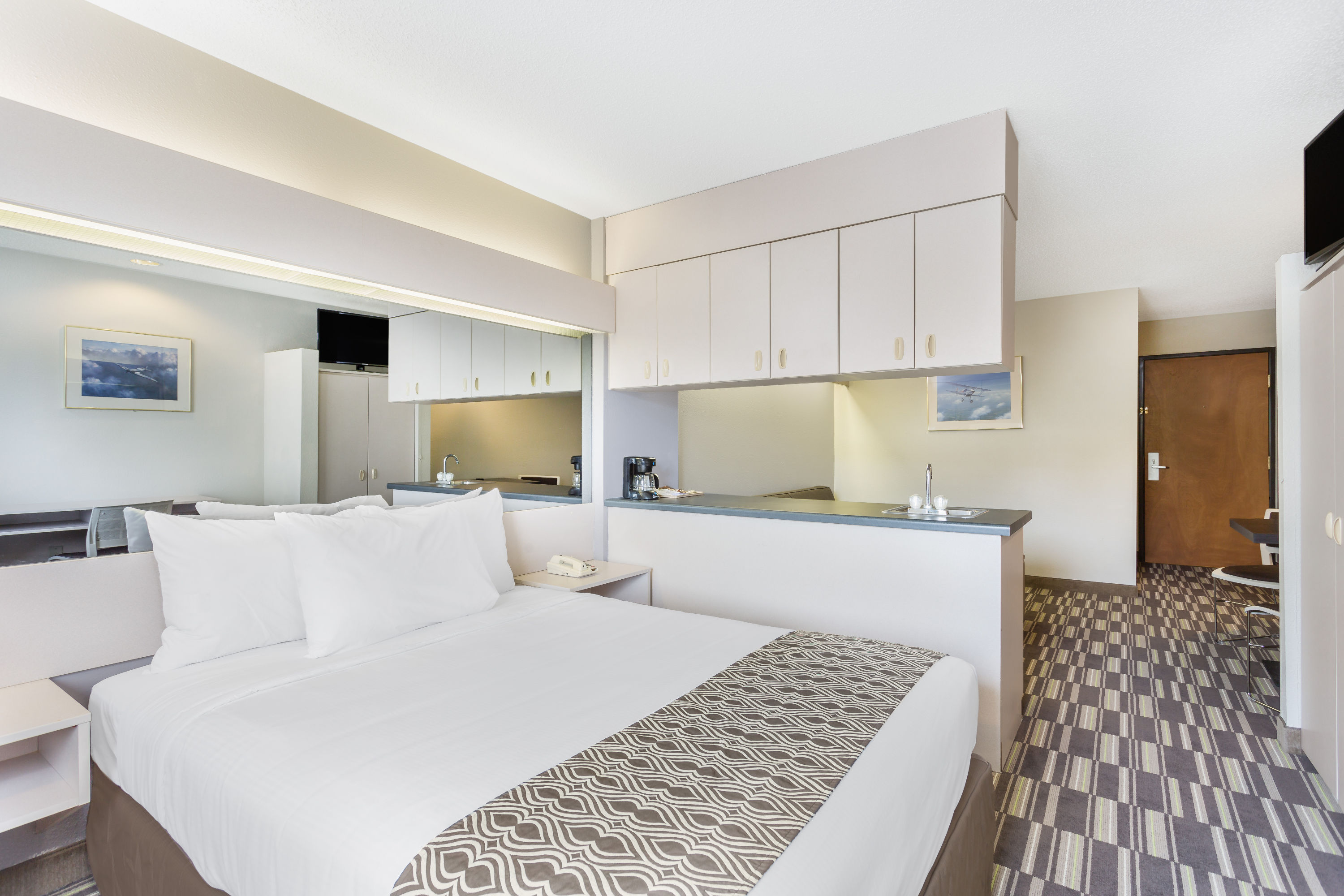 Microtel Inn & Suites by Wyndham Richmond Airport suite in Sandston, Virginia