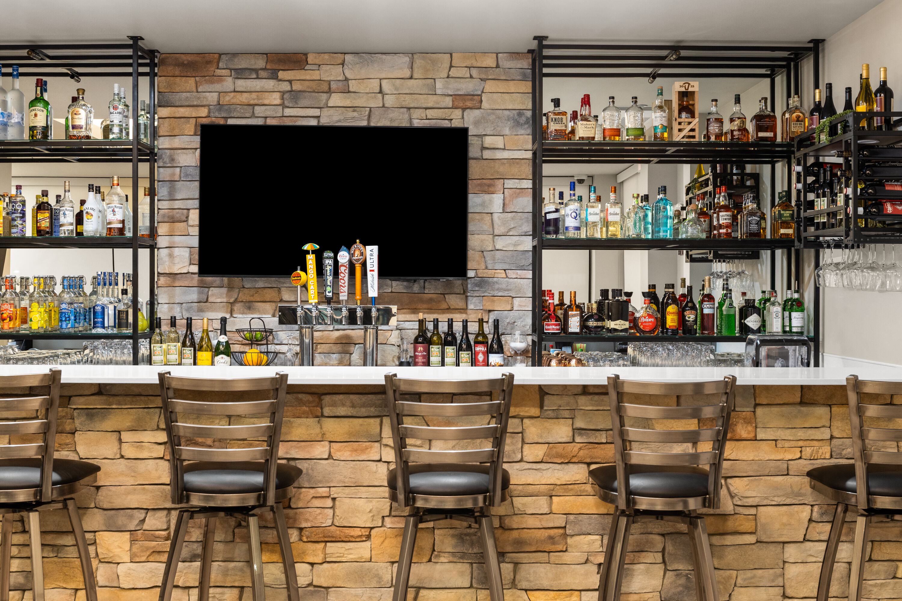 Bar at Microtel Inn & Suites by Wyndham Ephrata in Ephrata, Washington