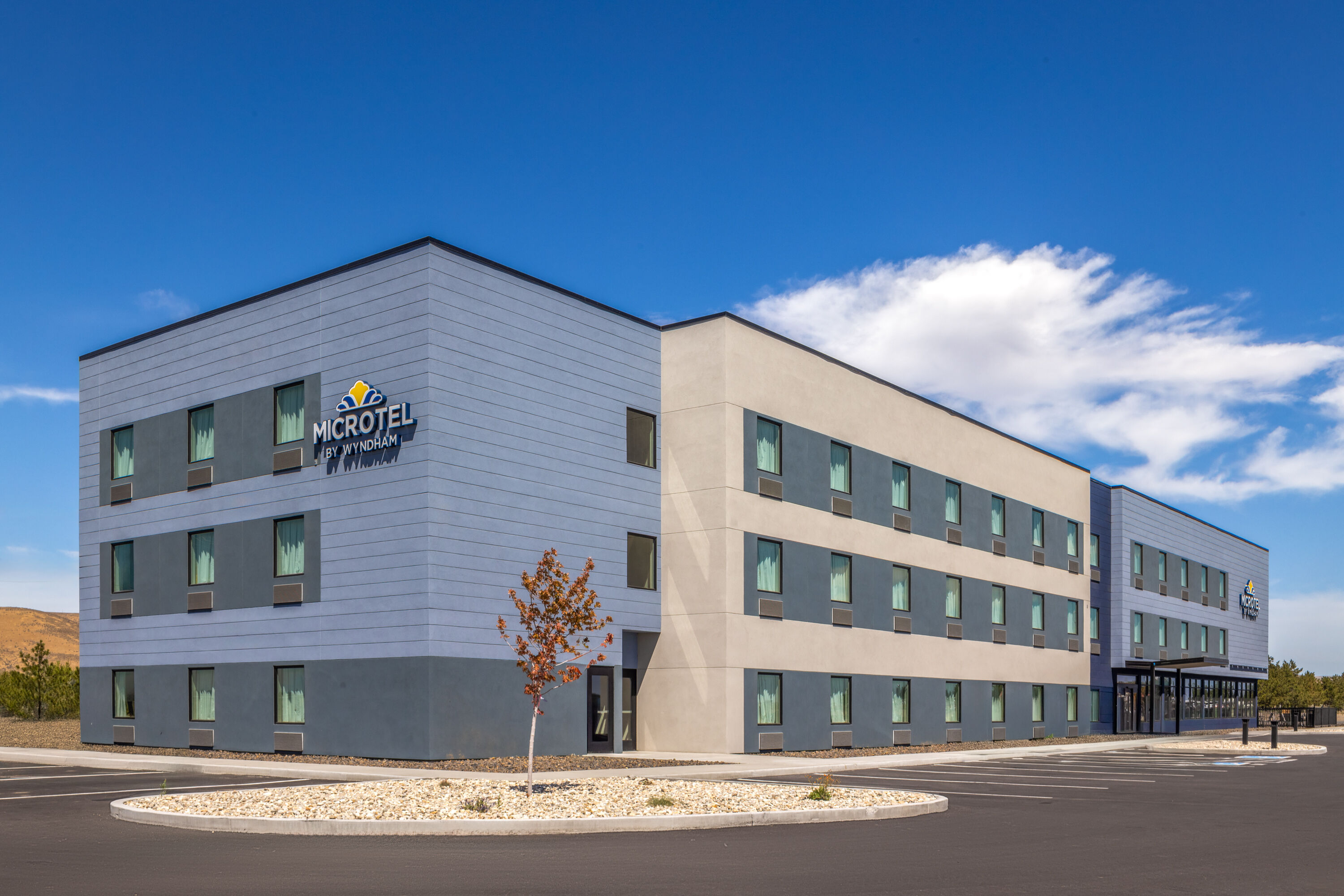 Exterior Day Image of Microtel Inn & Suites by Wyndham Ephrata hotel in Ephrata, Washington