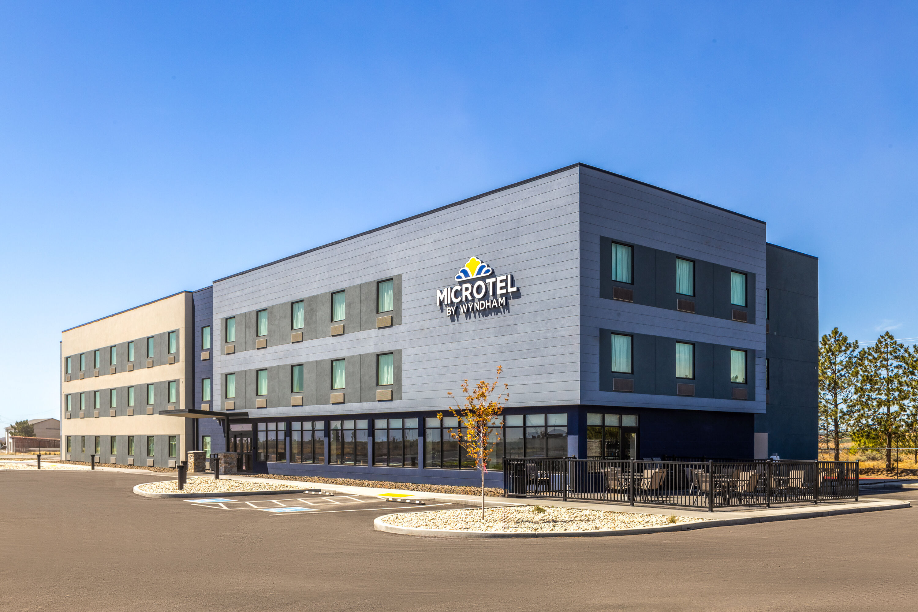 Exterior Day Image of Microtel Inn & Suites by Wyndham Ephrata hotel in Ephrata, Washington