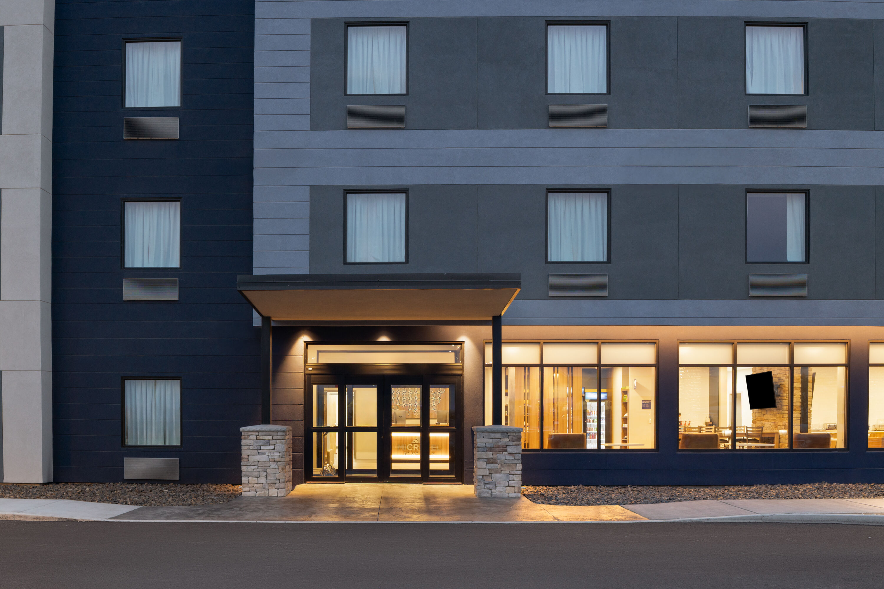Exterior Dusk Image of Microtel Inn & Suites by Wyndham Ephrata hotel in Ephrata, Washington