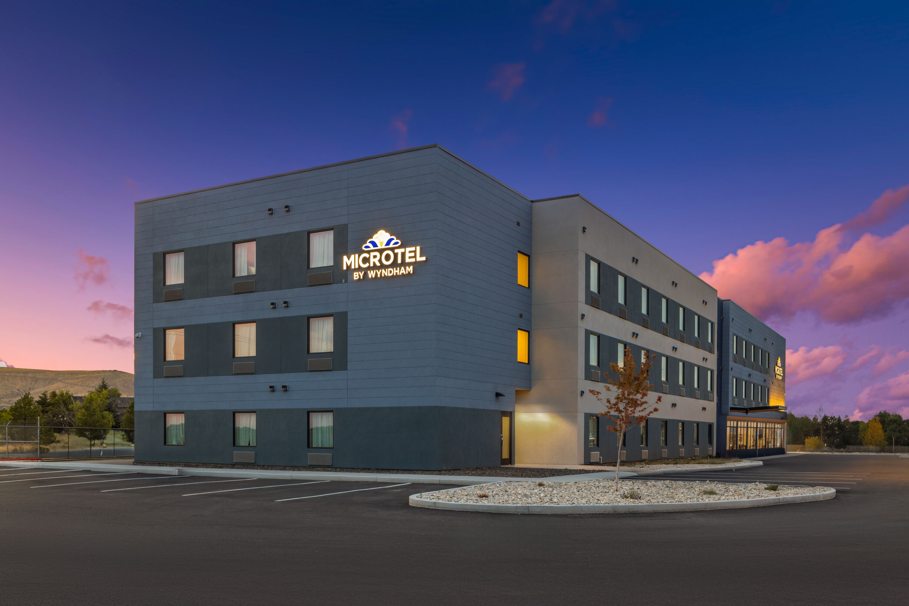 Exterior Dusk Image of Microtel Inn & Suites by Wyndham Ephrata hotel in Ephrata, Washington