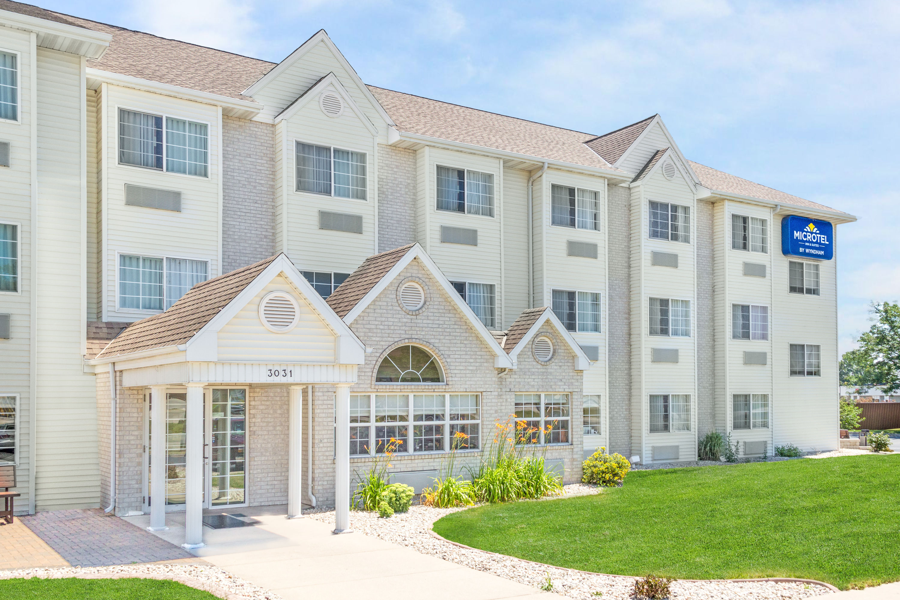 Microtel Inn Suites By Wyndham Green Bay Green Bay Wi Hotels