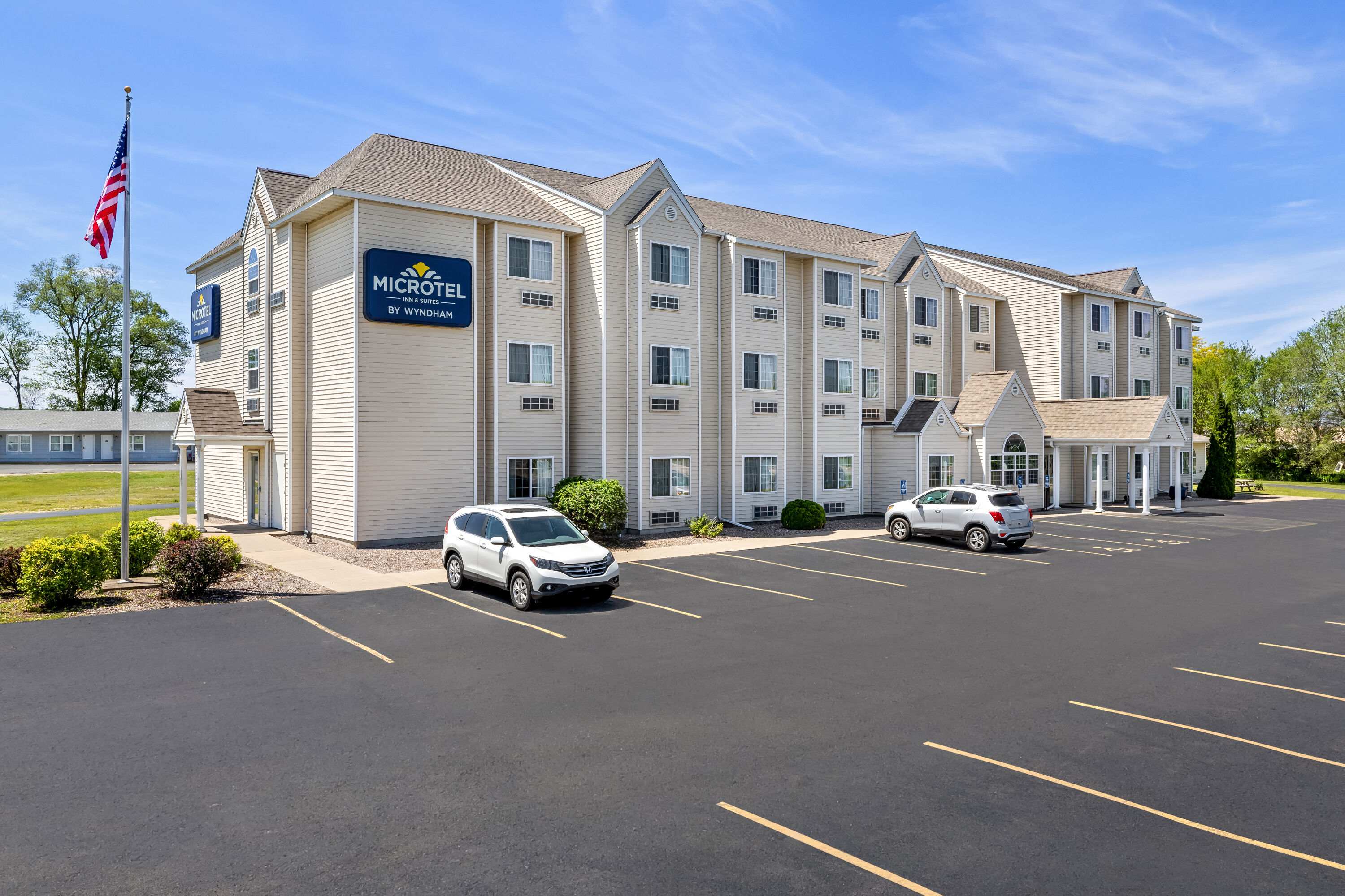 Exterior Day Image of Microtel Inn & Suites by Wyndham Prairie du Chien hotel in Prairie du Chien, Wisconsin