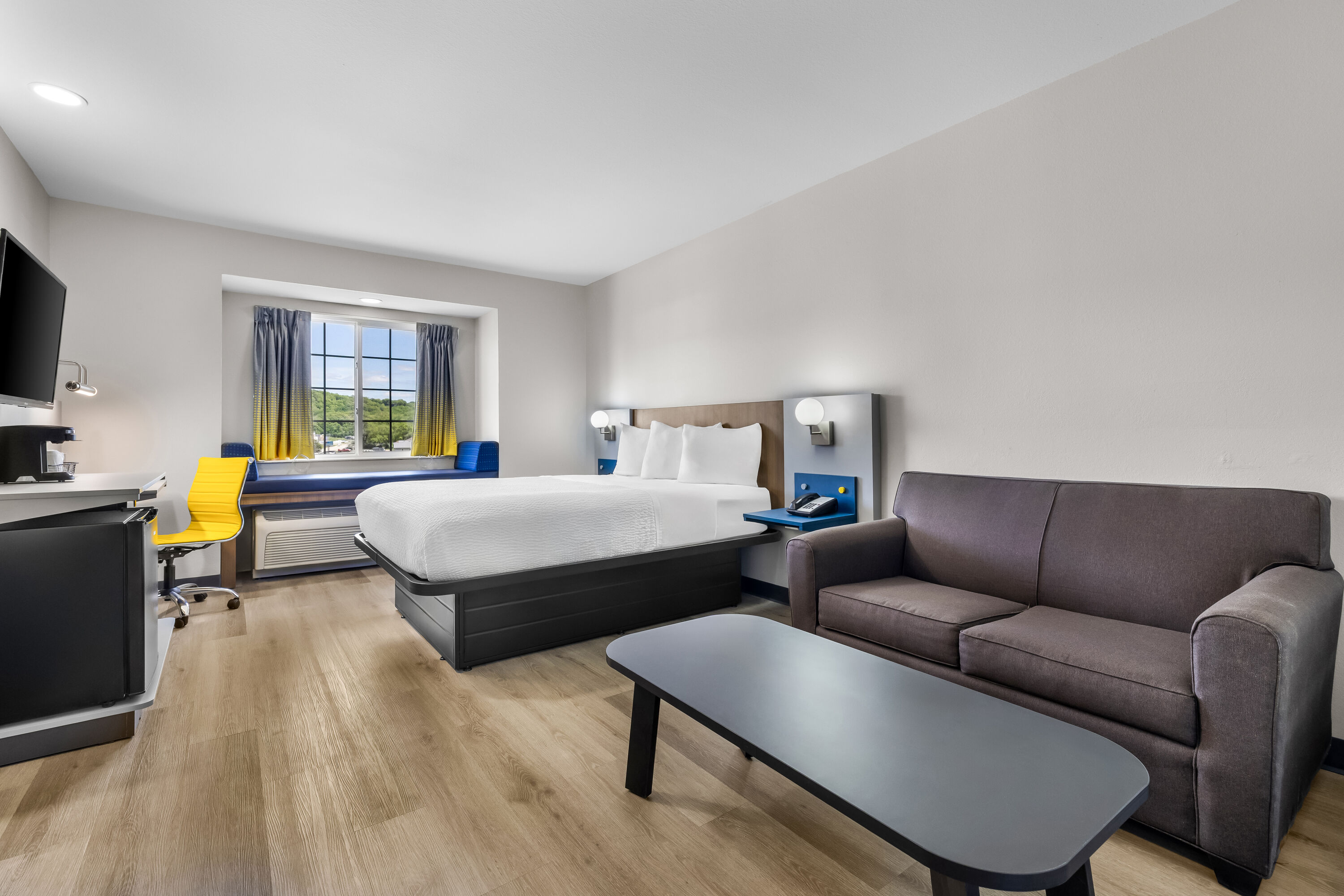 Microtel Inn & Suites by Wyndham Prairie du Chien suite in Prairie du Chien, Wisconsin