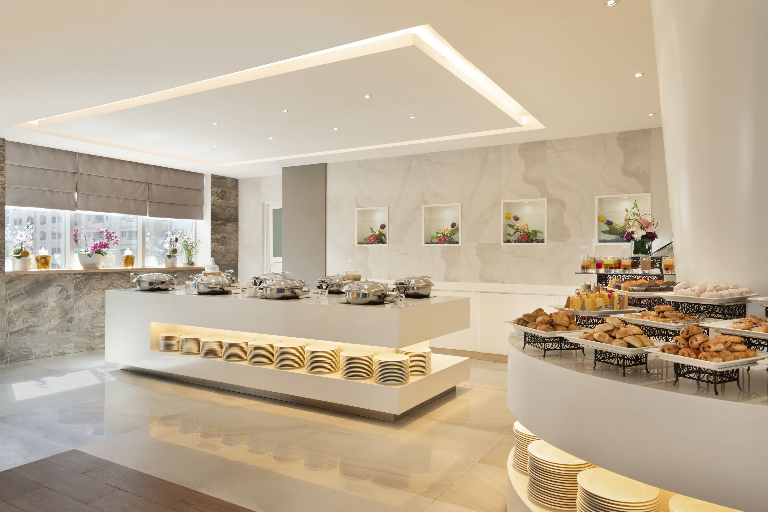 Ramada By Wyndham Abu Dhabi Corniche Abu Dhabi Ae Hotels