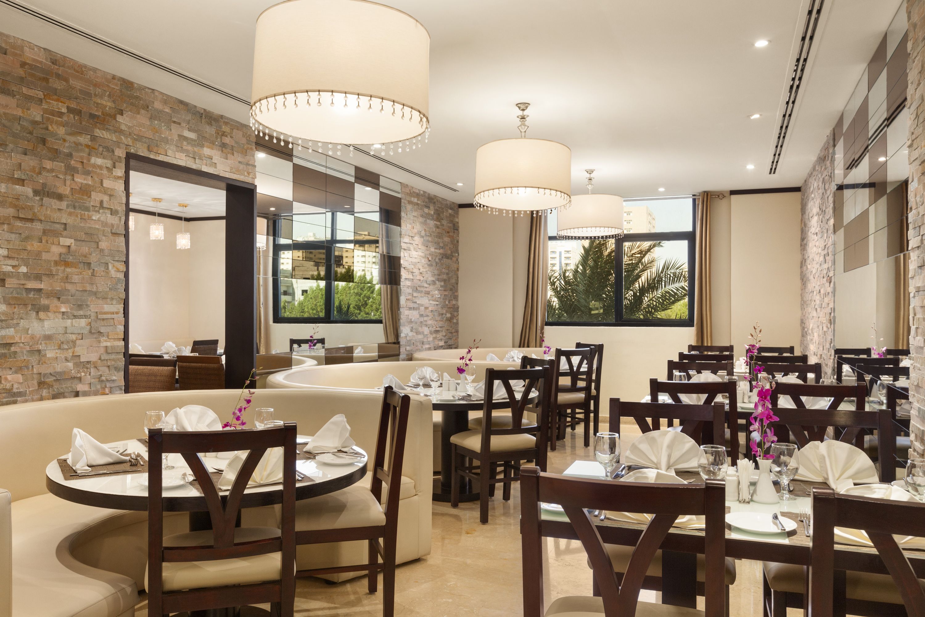 ramada hotel & suites by wyndham ajman пегас