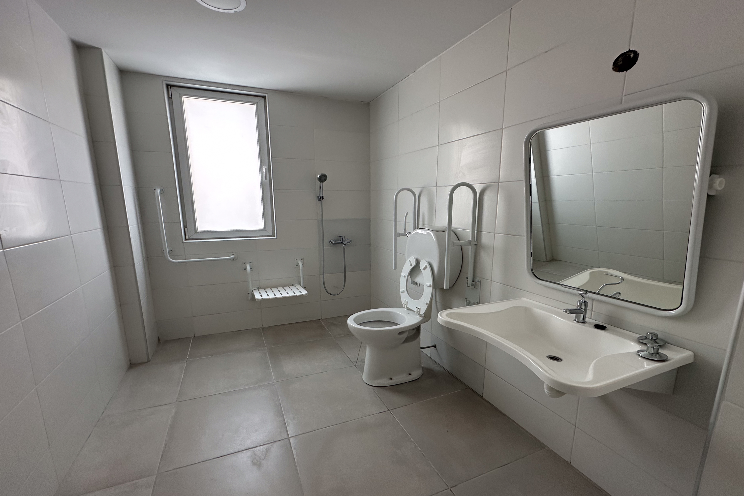 Guest room bath at the Ramada Residences by Wyndham Puerto Madryn CQ Gales in Puerto Madryn, Other than US/Canada