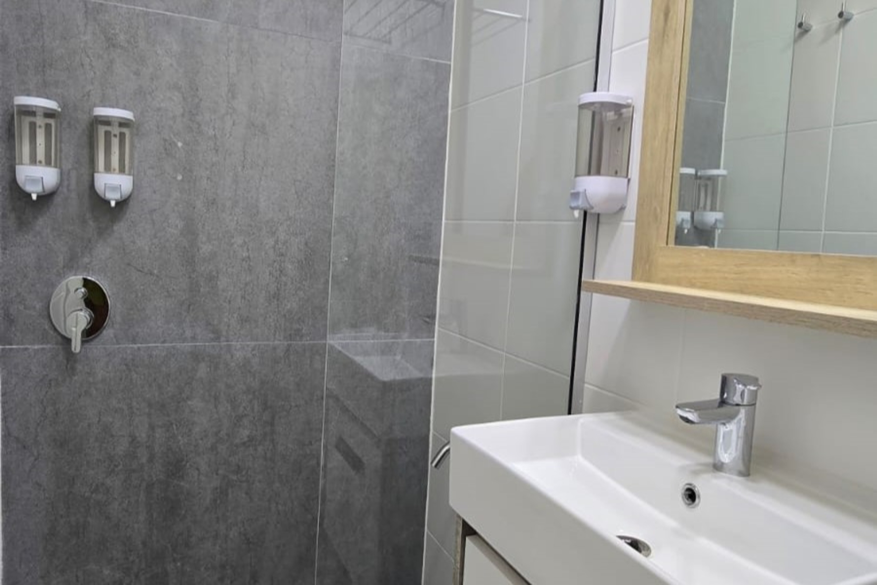 Guest room bath at the Ramada Residences by Wyndham Puerto Madryn CQ Gales in Puerto Madryn, Other than US/Canada