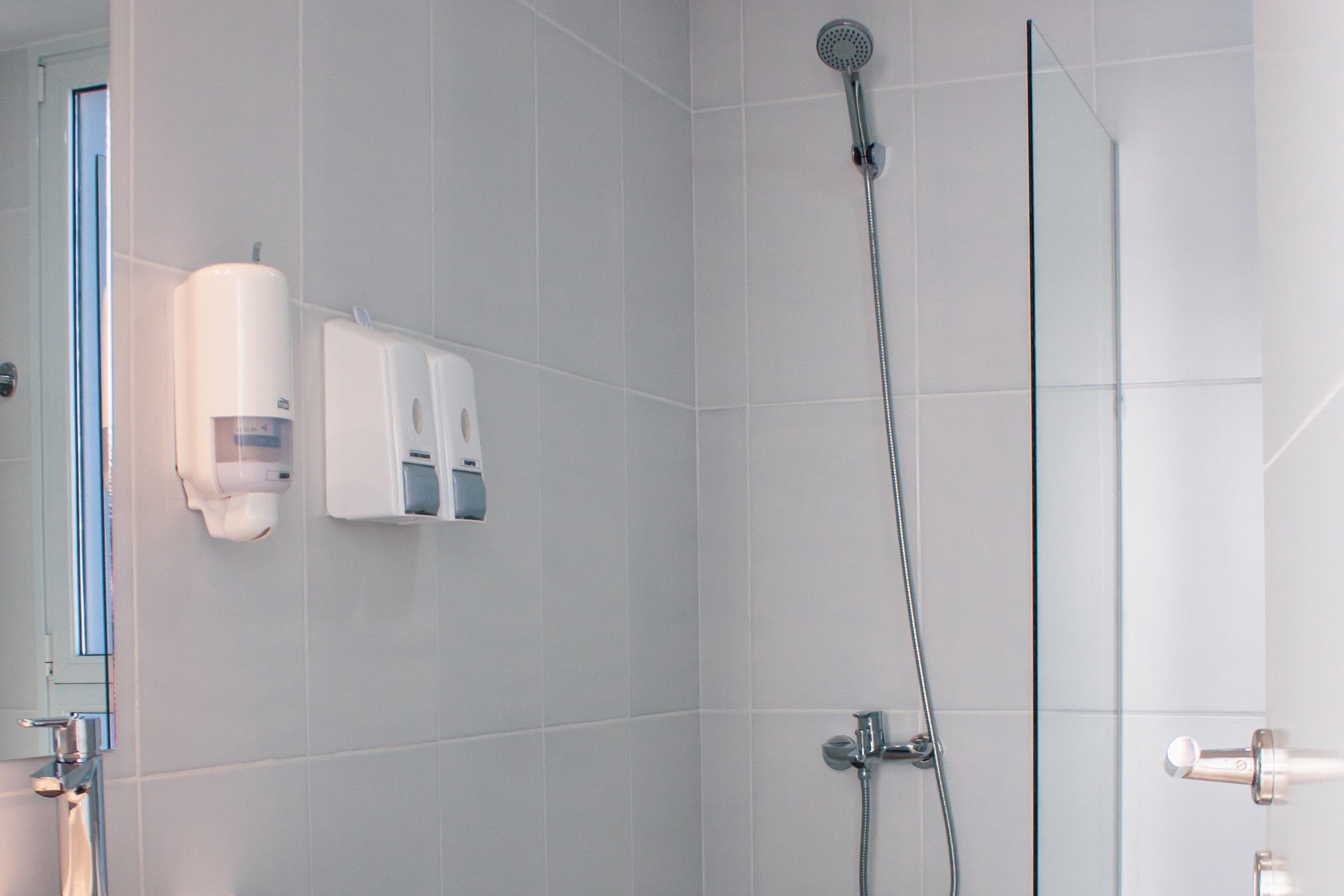 Guest room bath at the Ramada Residences by Wyndham Puerto Madryn CQ Mitre in Puerto Madryn, Other than US/Canada