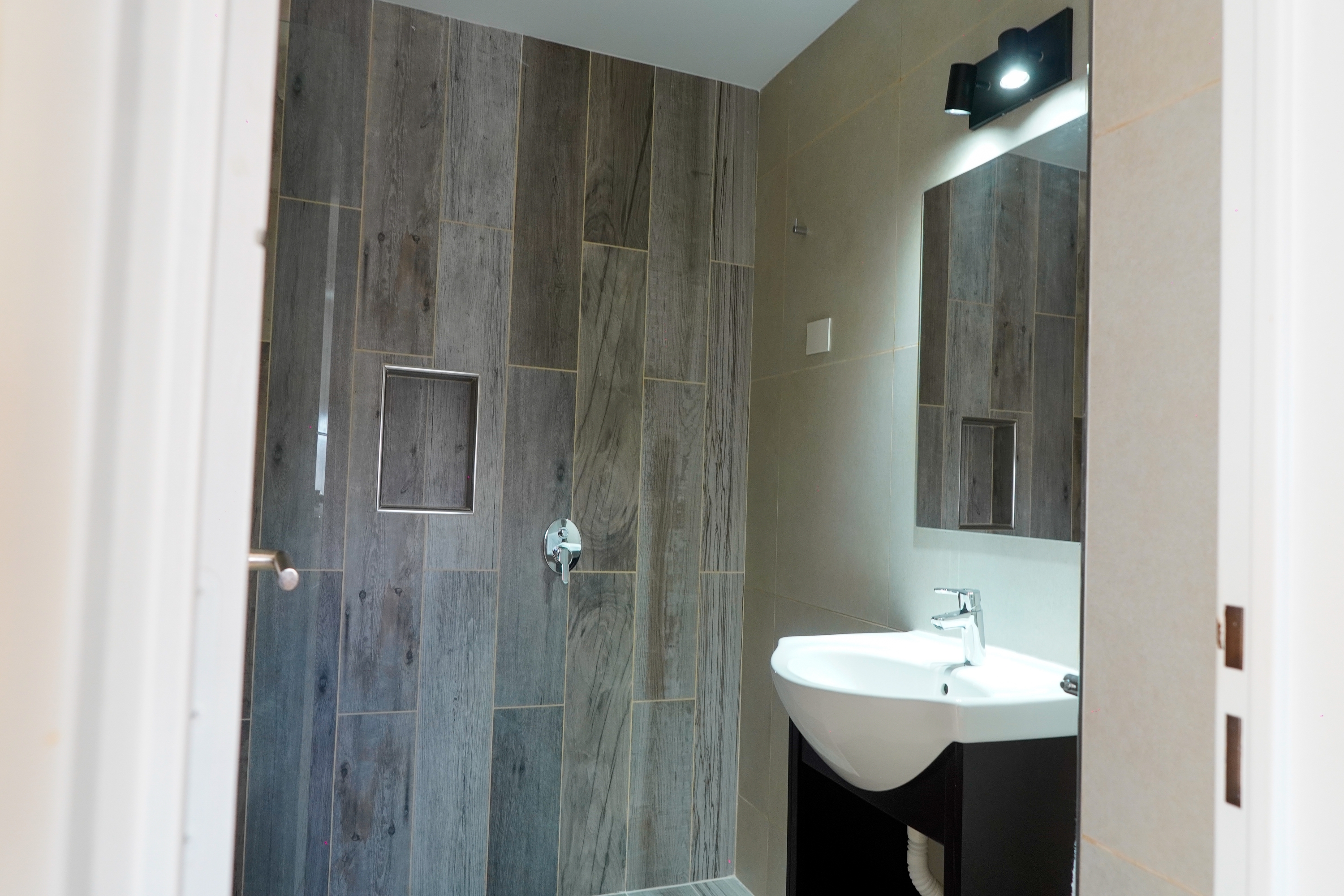 Guest room bath at the Ramada Residences by Wyndham Puerto Madryn CQ Parry in Puerto Madryn, Other than US/Canada