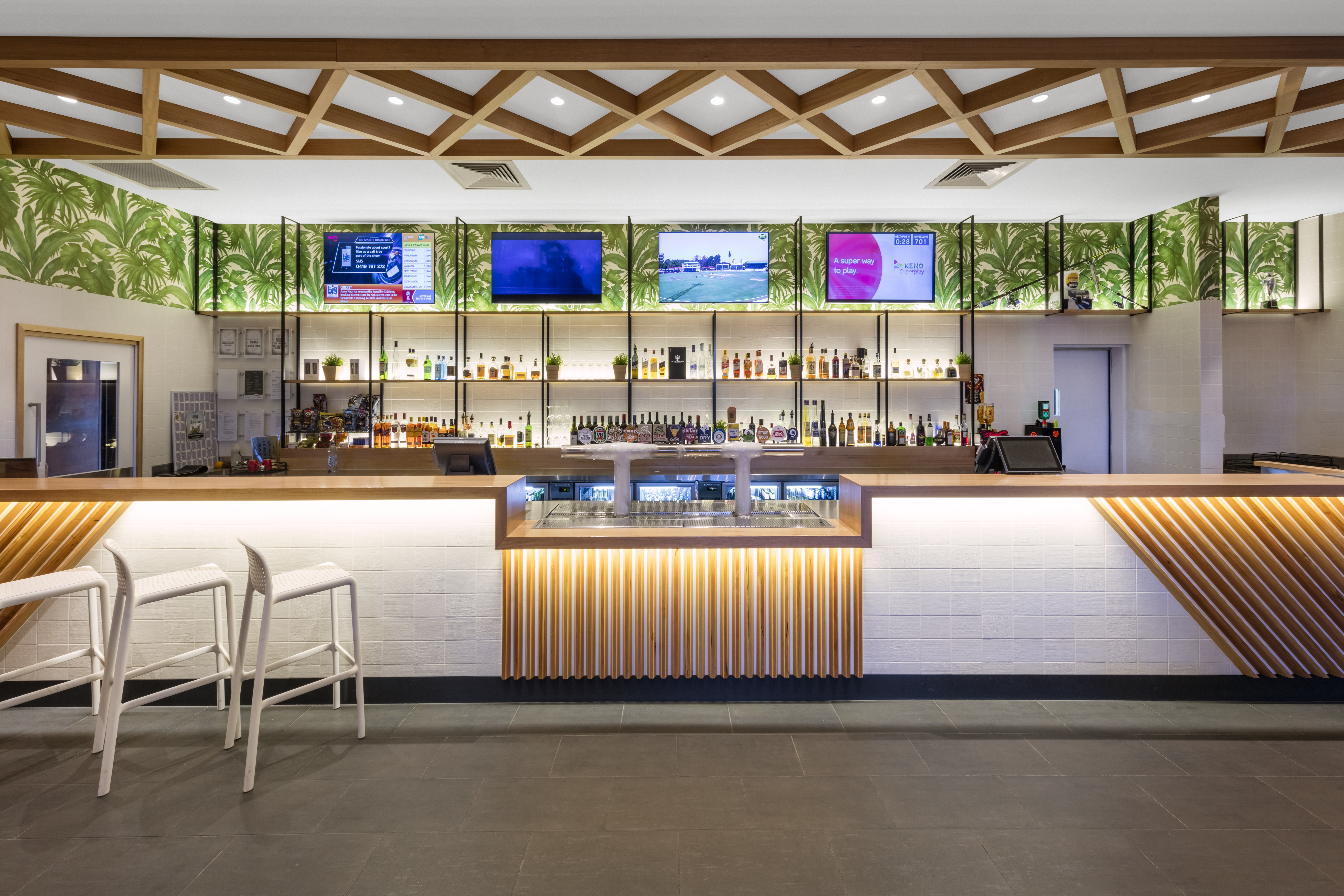 Bar at Ramada By Wyndham Marcoola Beach in Marcoola, Other than US/Canada