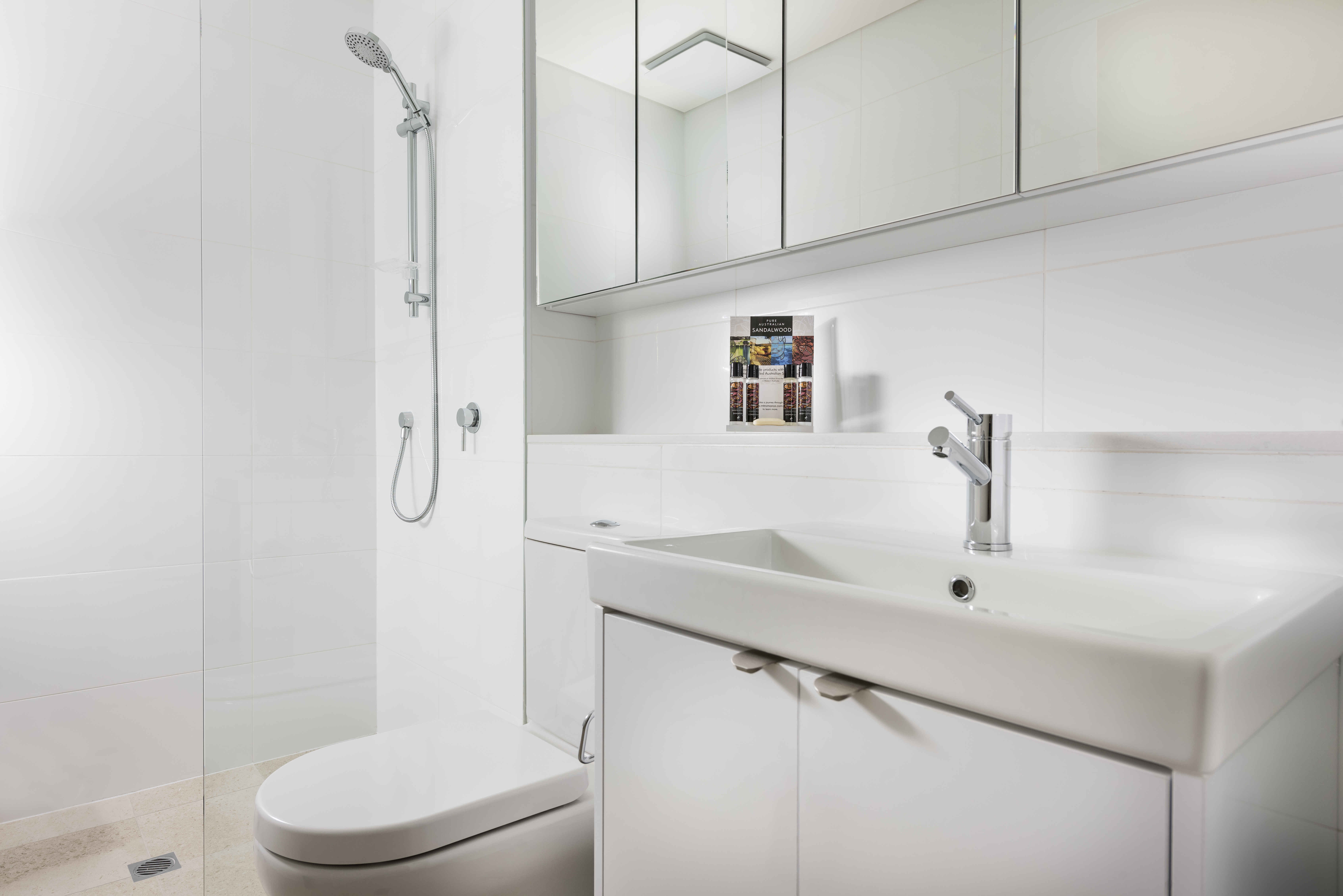 Guest room bath at the Ramada by Wyndham VetroBlu Scarborough Beach in Scarborough Beach, Other than US/Canada