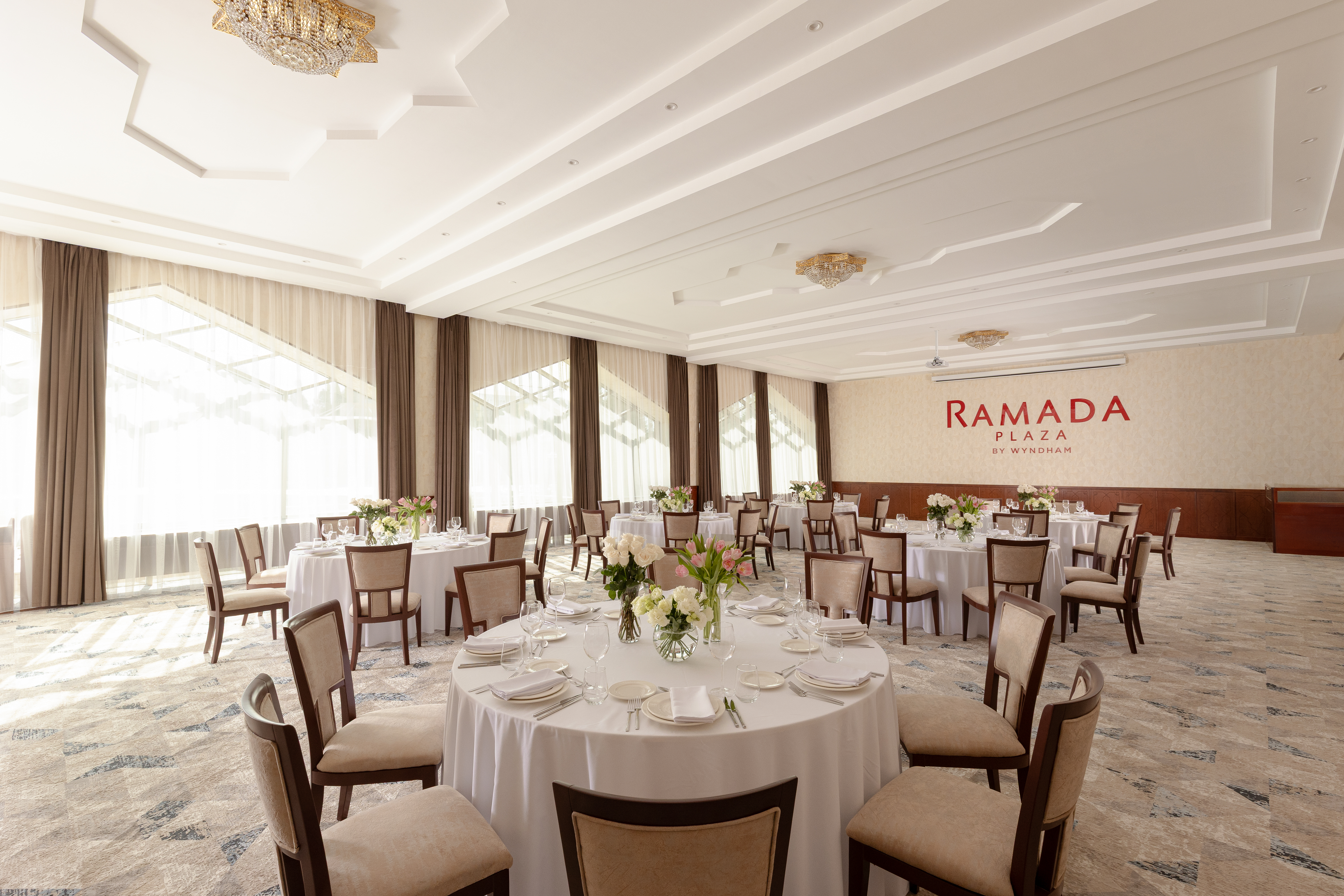 Meeting room banquet rounds at Ramada Plaza by Wyndham Gence in Gence, Other than US/Canada