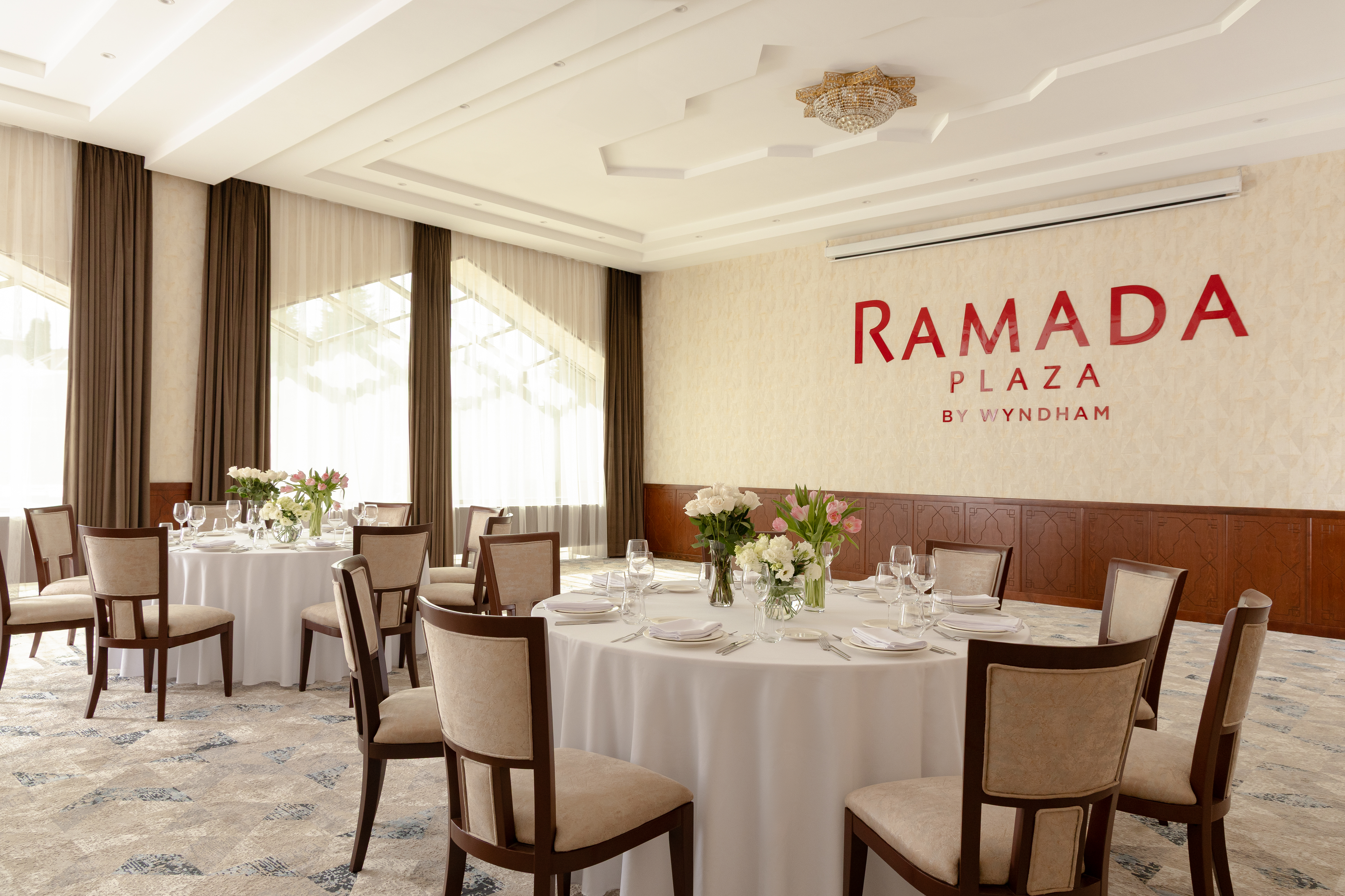 Meeting room banquet rounds at Ramada Plaza by Wyndham Gence in Gence, Other than US/Canada