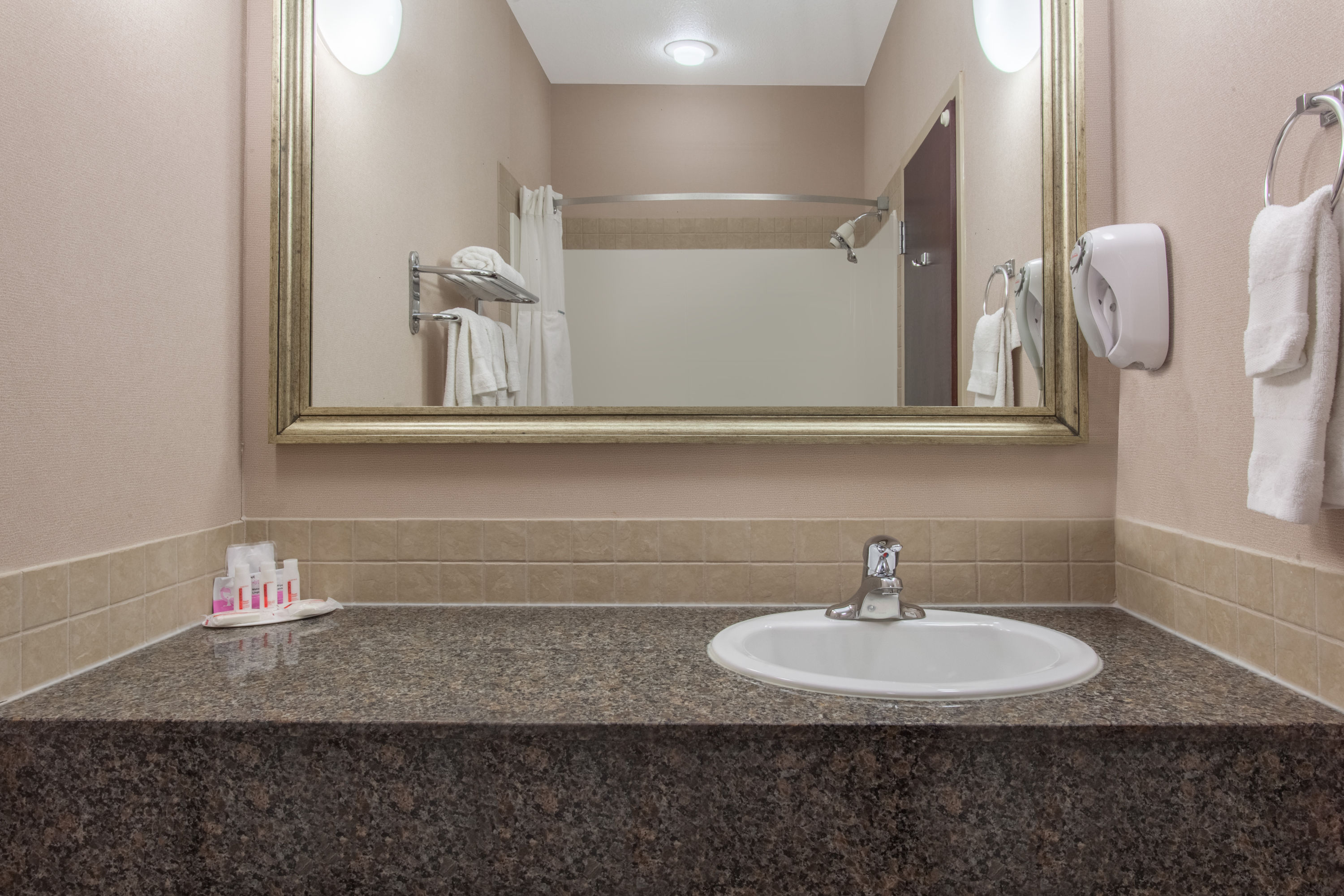 Guest room bath at the Ramada by Wyndham Brooks in Brooks, Alberta