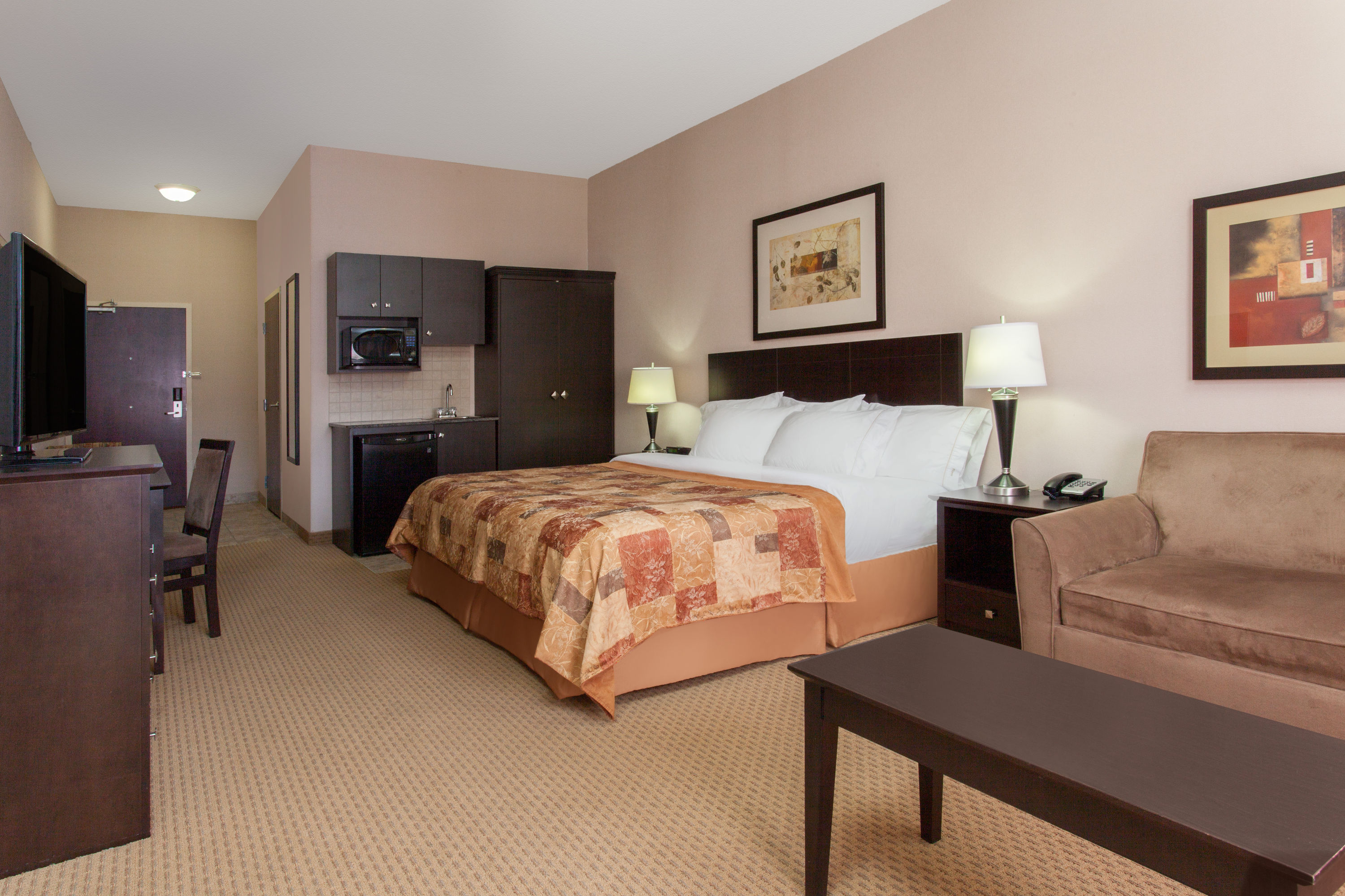 Guest room at the Ramada by Wyndham Brooks in Brooks, Alberta