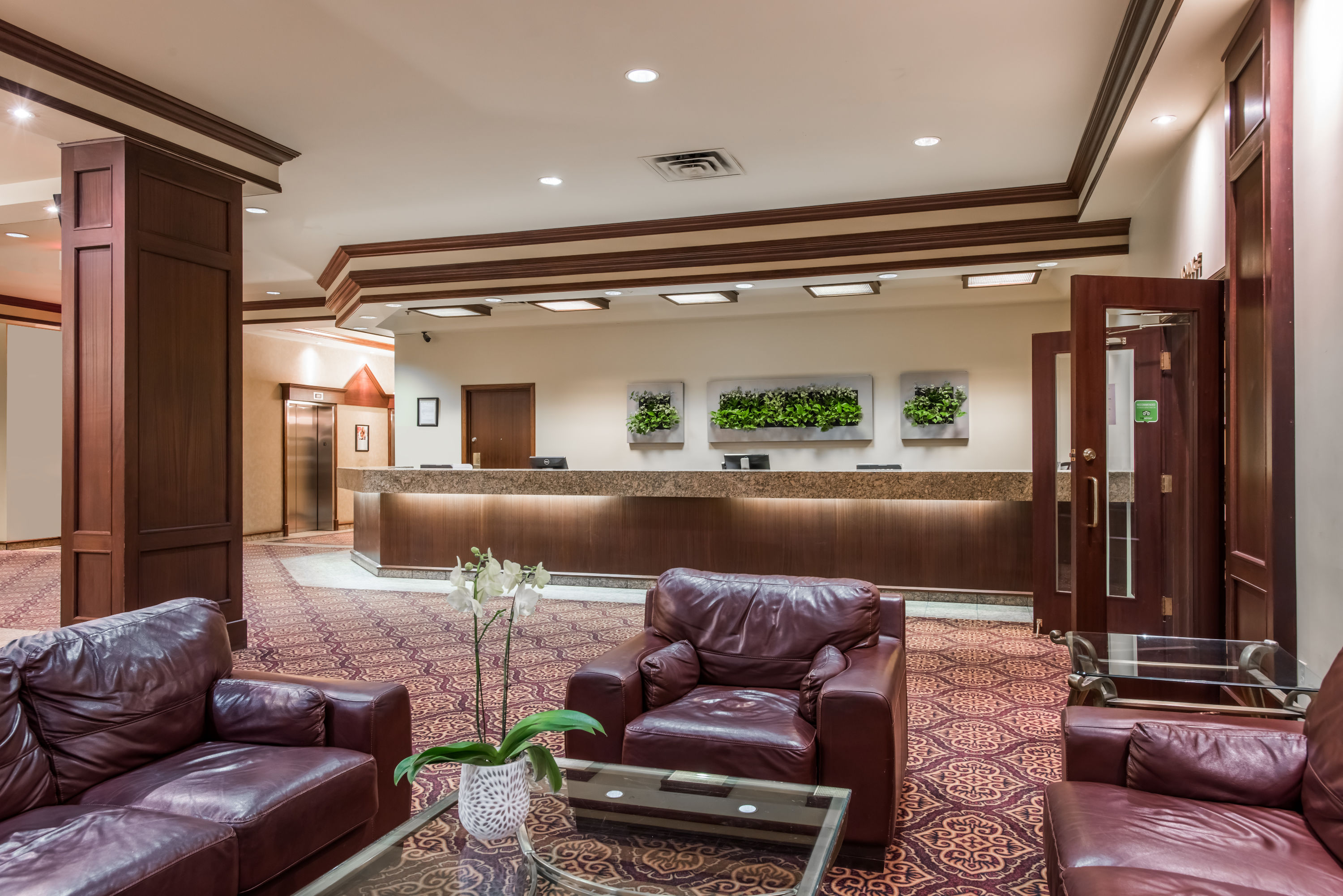 Ramada Plaza By Wyndham Calgary Airport Hotel Amp Conf