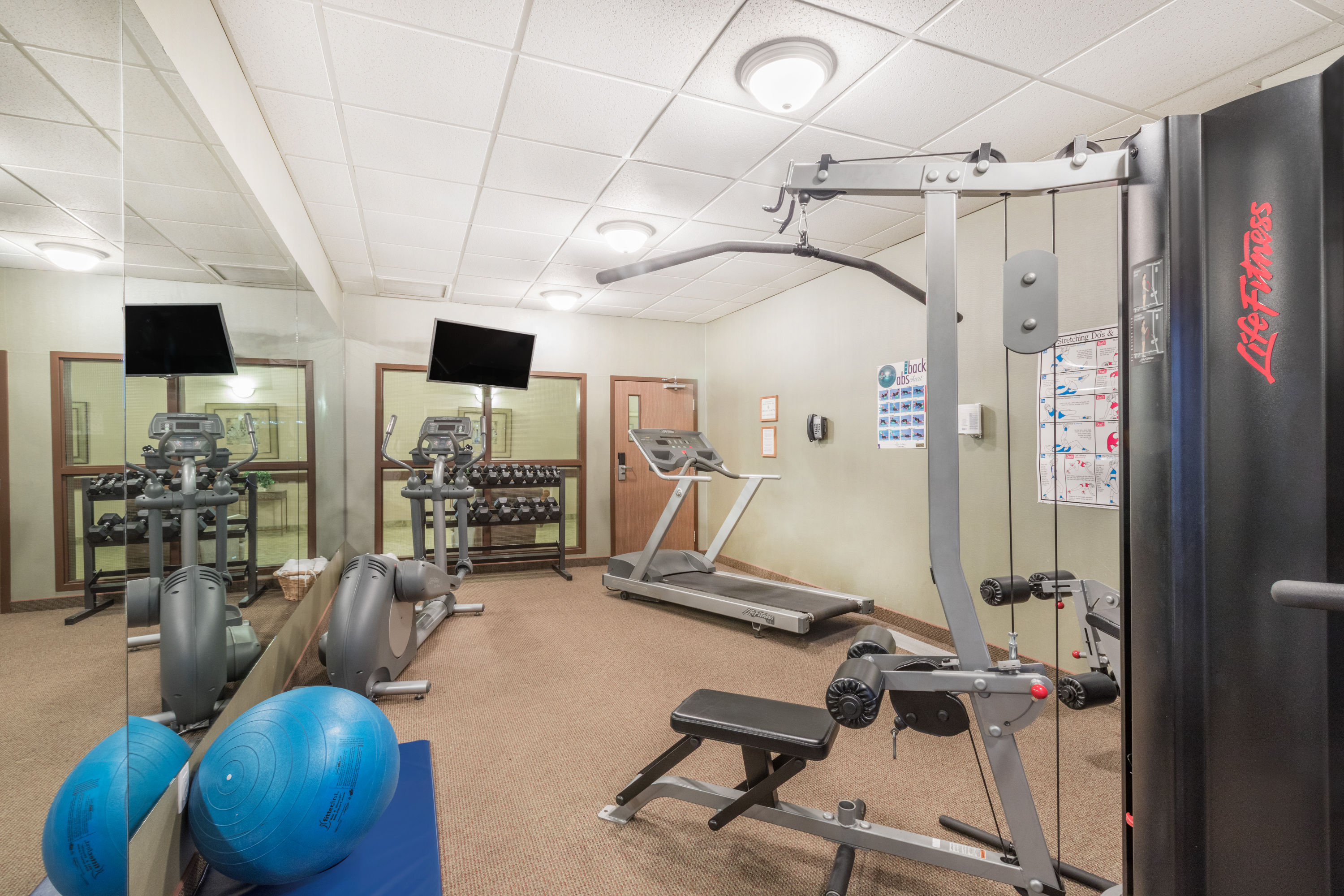 Fitness room at Ramada by Wyndham Clairmont/Grande Prairie in Clairmont, Alberta
