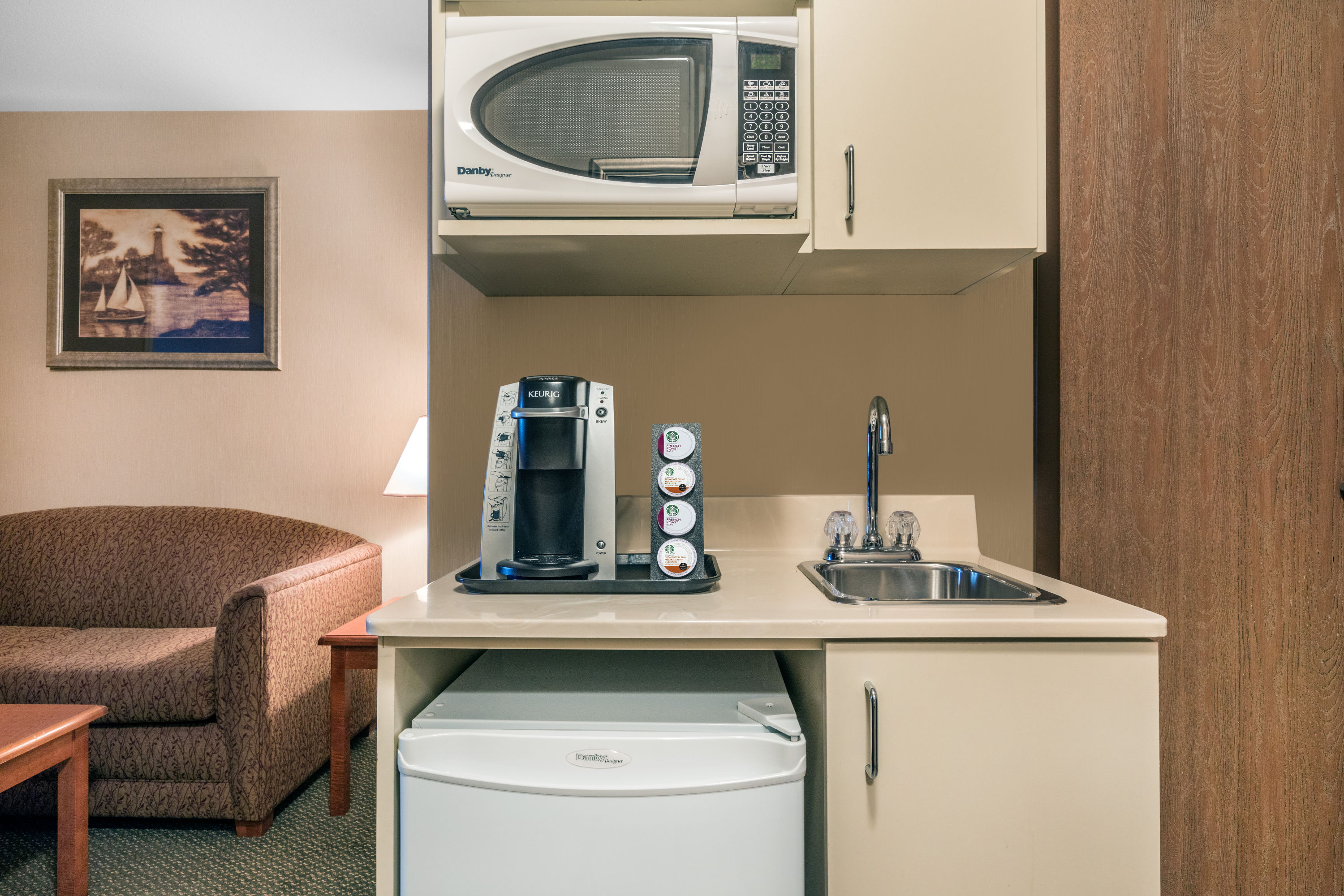Guest room feature at the Ramada by Wyndham Clairmont/Grande Prairie in Clairmont, Alberta