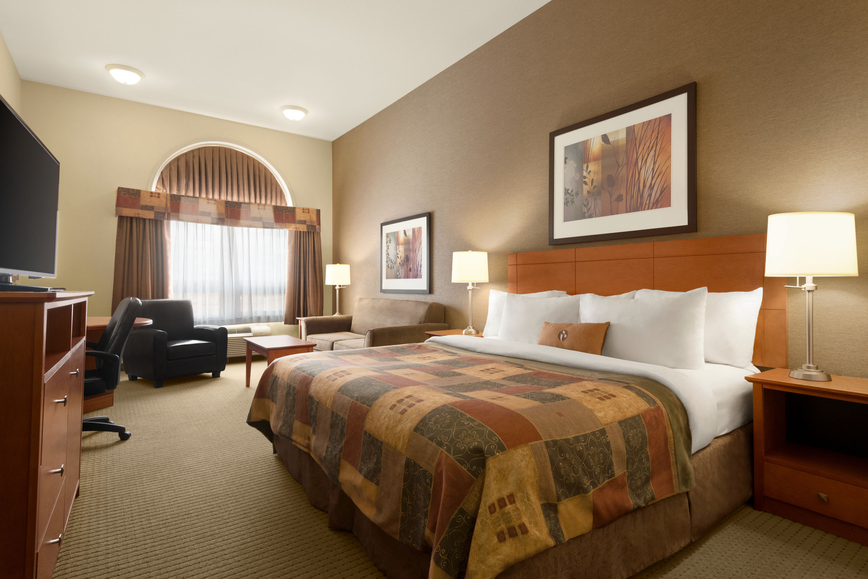 Guest room at the Ramada by Wyndham Drayton Valley in Drayton Valley, Alberta