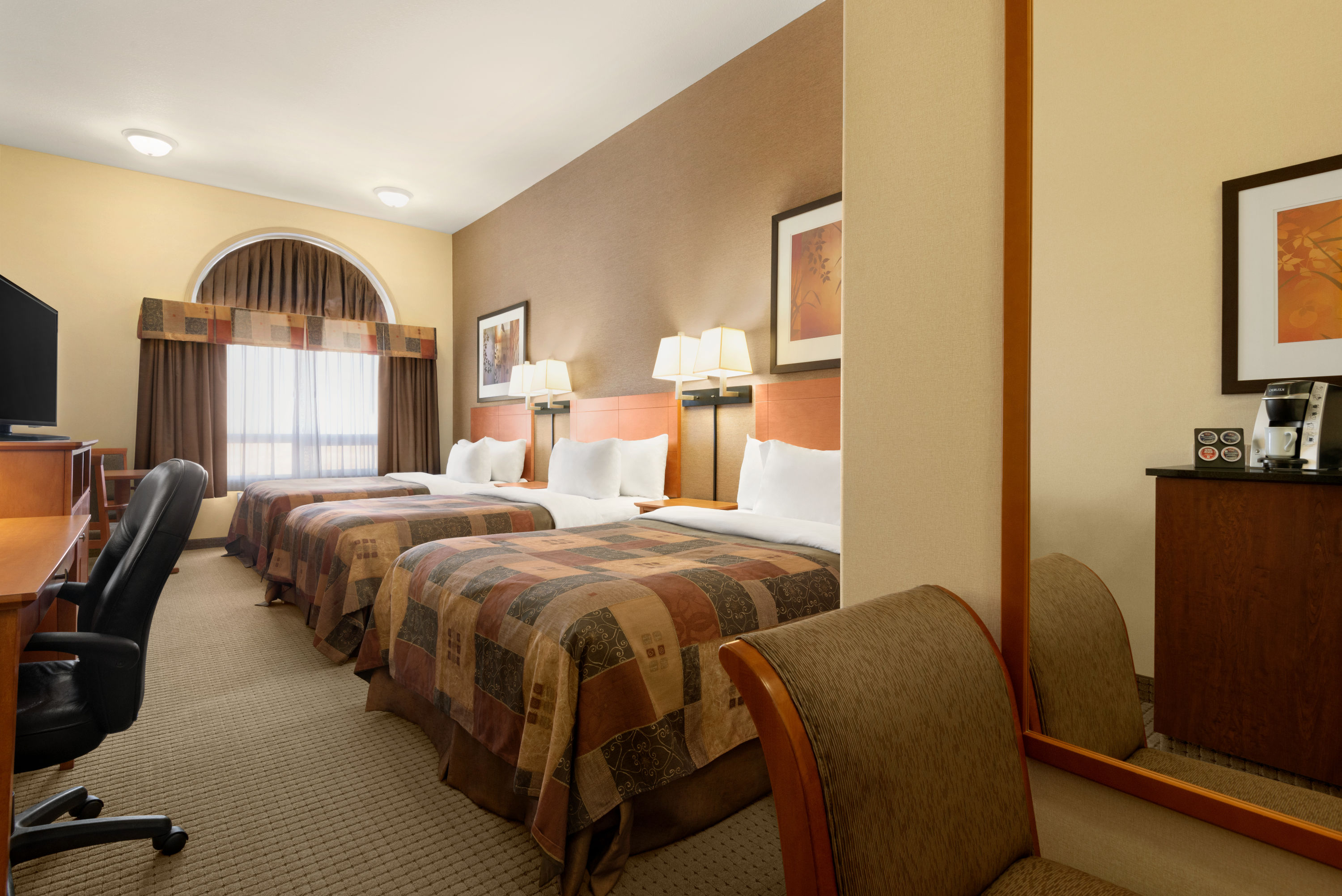Guest room at the Ramada by Wyndham Drayton Valley in Drayton Valley, Alberta