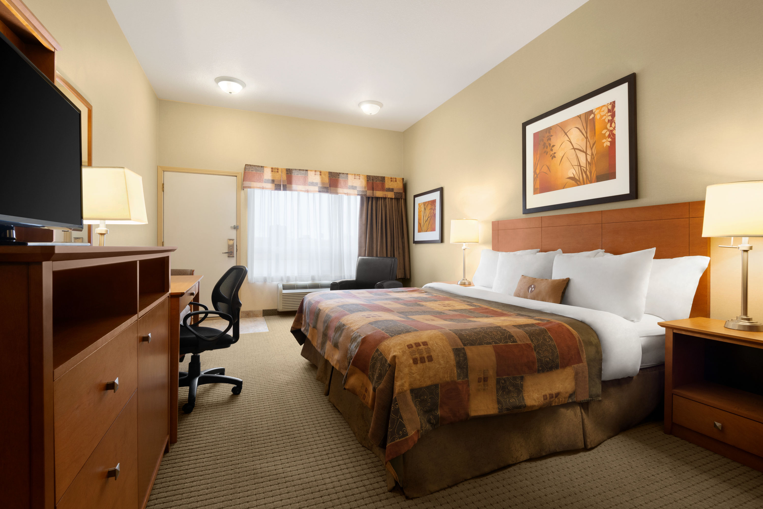 Guest room at the Ramada by Wyndham Drayton Valley in Drayton Valley, Alberta