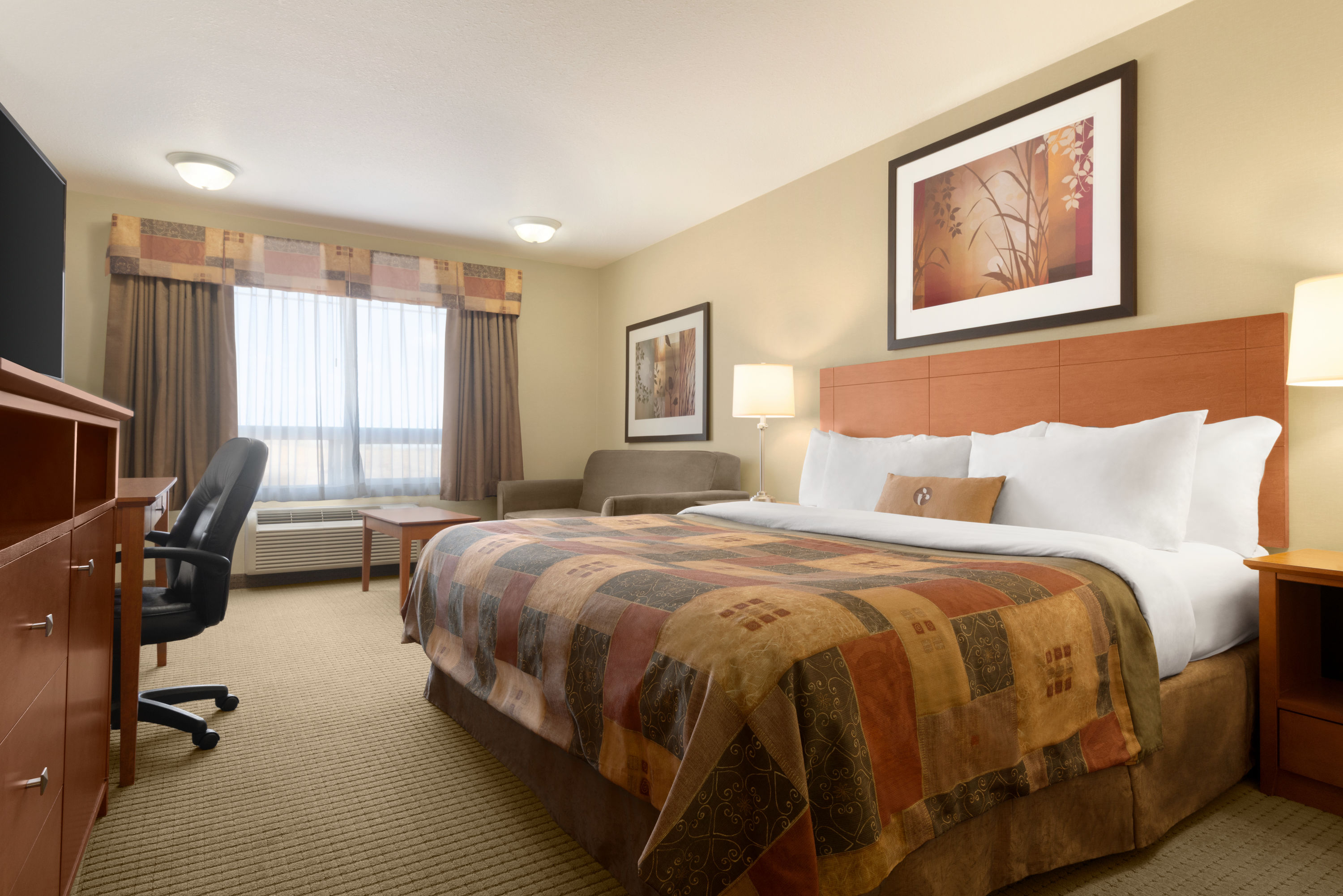 Guest room at the Ramada by Wyndham Drayton Valley in Drayton Valley, Alberta